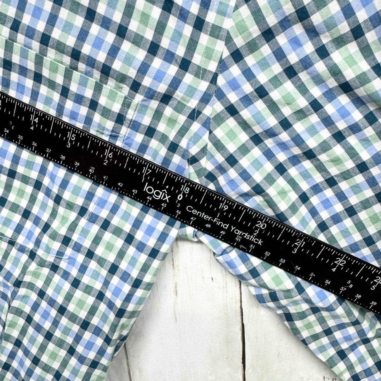 Van Heusen Shirt Men Size Small Slim Fit Collared Plaid Long Sleeve Button Down