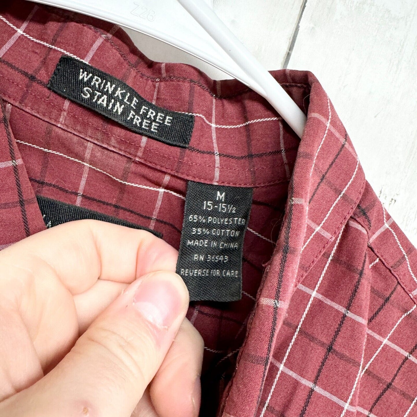VAN HEUSEN Dress Shirt Women Size M 15-15.5 Plaid Long Sleeve Red Wrinkle Free