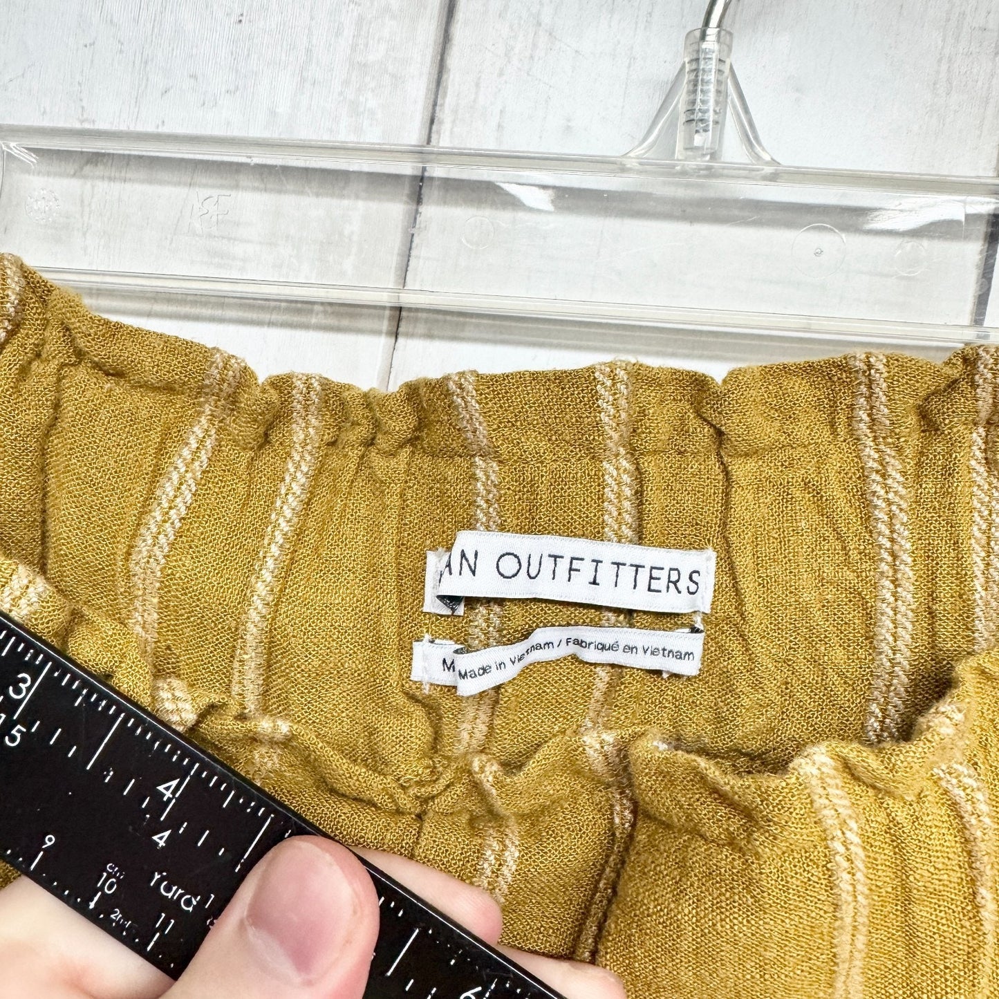Urban Outfitters Shorts Women Size Medium Yellow Josie Linen Blend Pull On Short