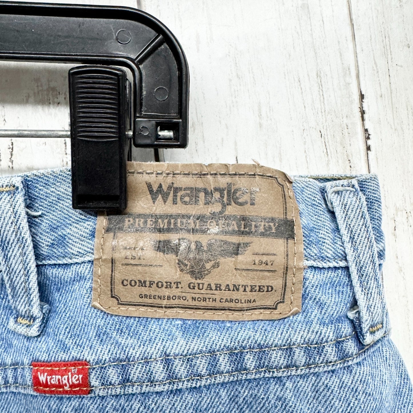 Wrangler Pants Men Size 40 X 30 Light Wash Cotton Denim Relaxed Straight Jeans