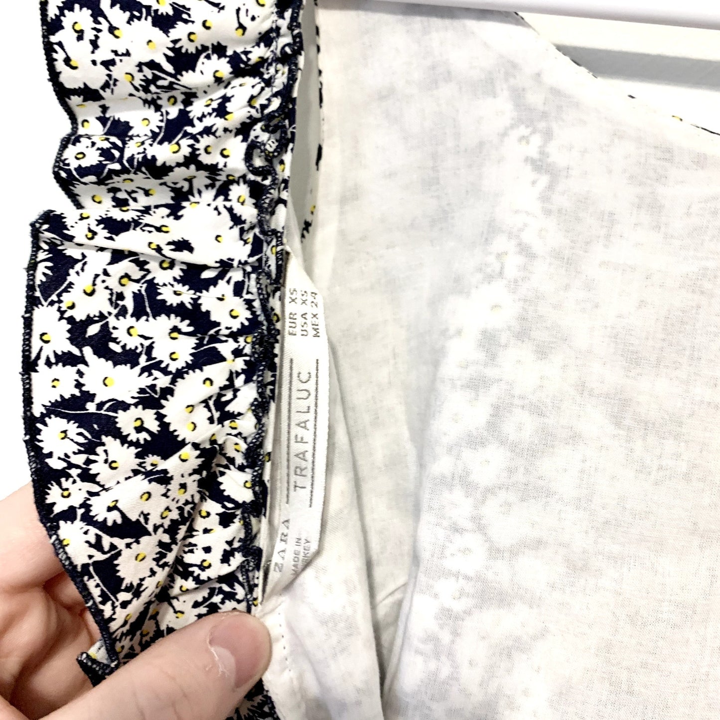 ZARA DRESS WOMEN Size XS Ruffle Deep V-Back Daisy Floral Mini Dress