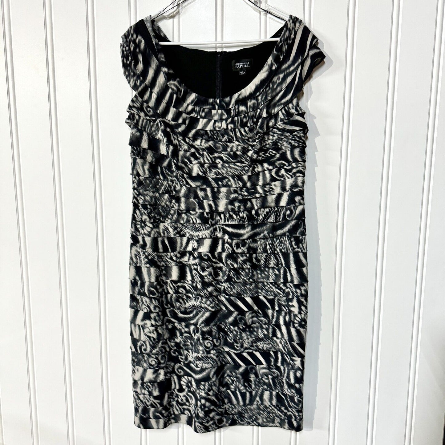 ADRIANNA PAPELL Dress Women Size 14 B&W Mini Abstract Pleated Ruffled Layer