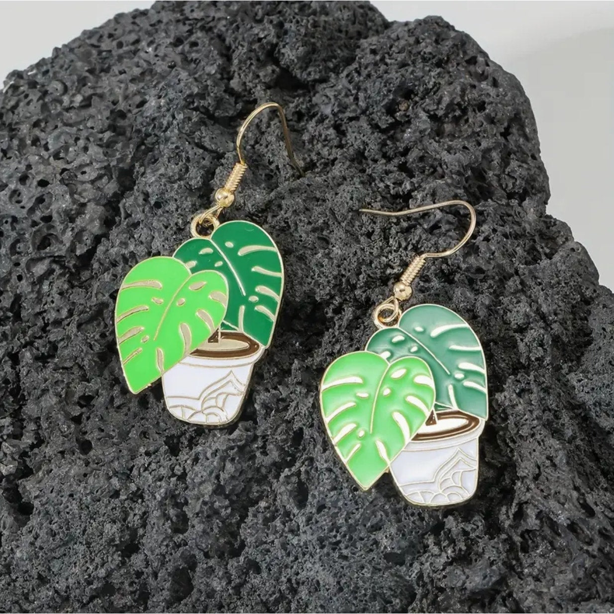 Adorable Eco-Chic Cartoon Leaf Earrings Vibrant Green Plant Fashion Jewelry
