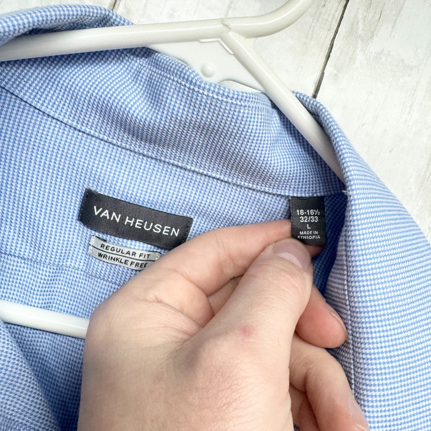 VAN HEUSEN Shirt Men Size 16-16.5 32/33 Blue Long Sleeve Button Down Cotton Top