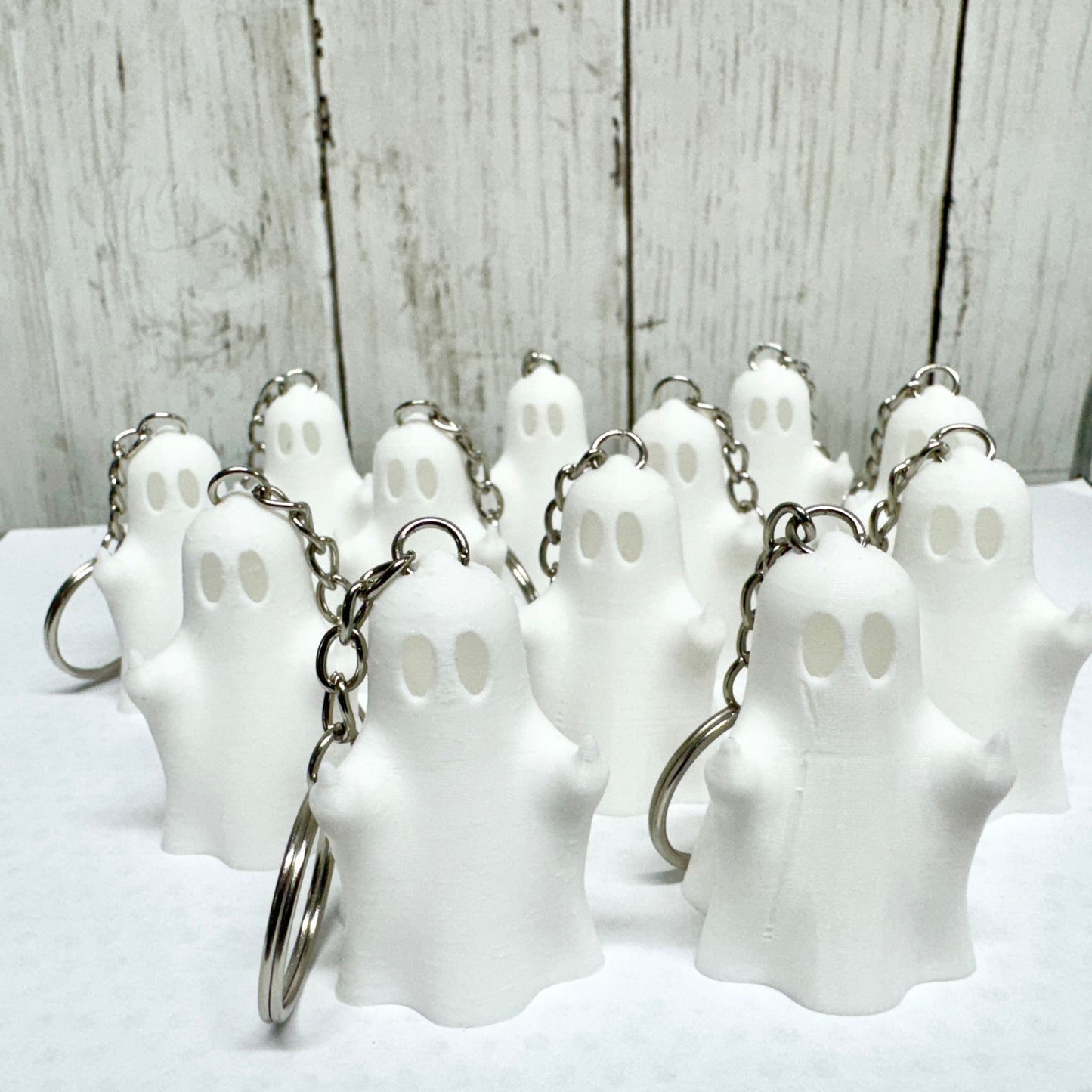 3D Printed Ghost Funny Keychain - White Ghost Design with Chain Attachment for Fun and Quirky Key Accessory