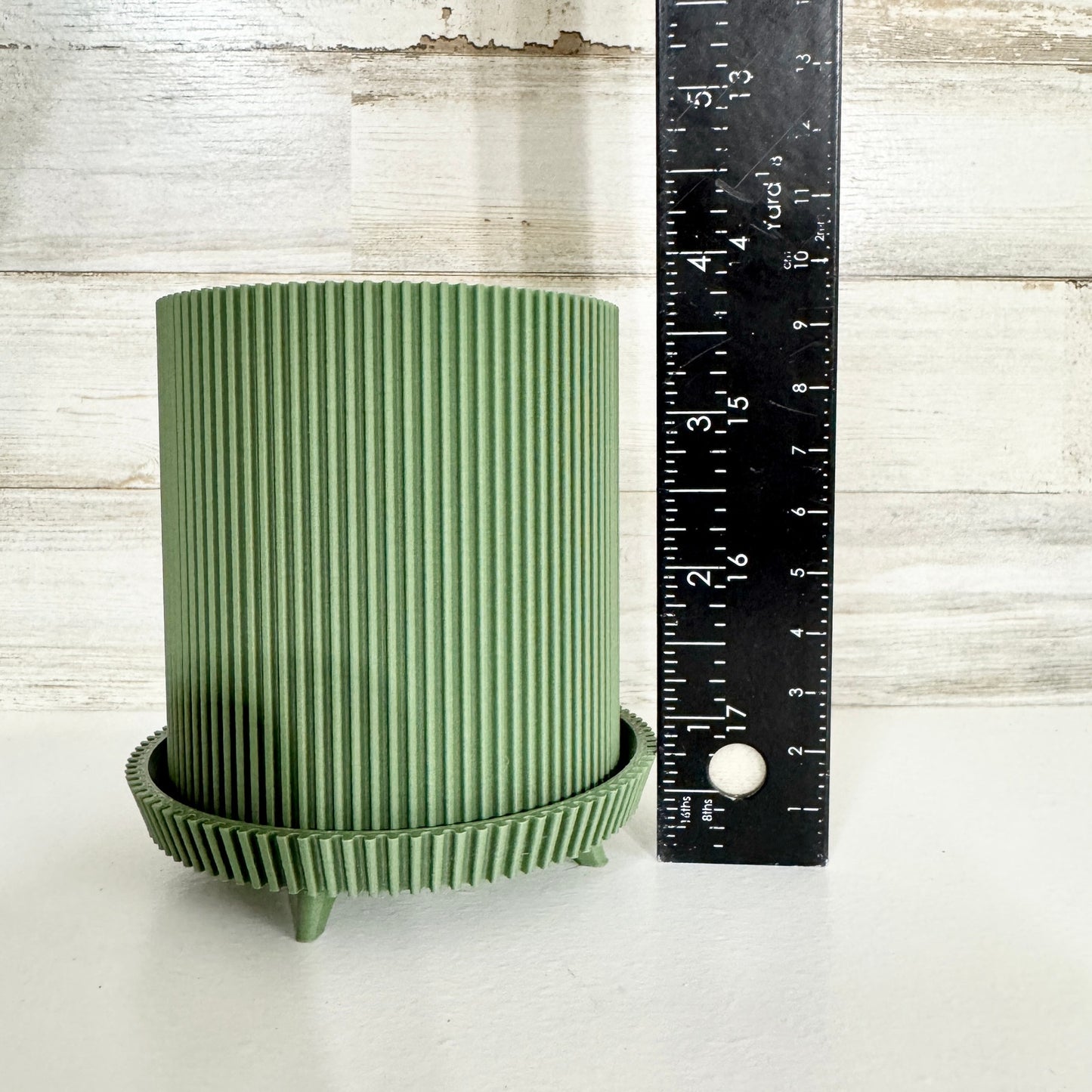 3D Printed Modern Flare Green Mini Planter with Unique Ribbed Design and Four Legs for Stylish Plant Display No Warranty
