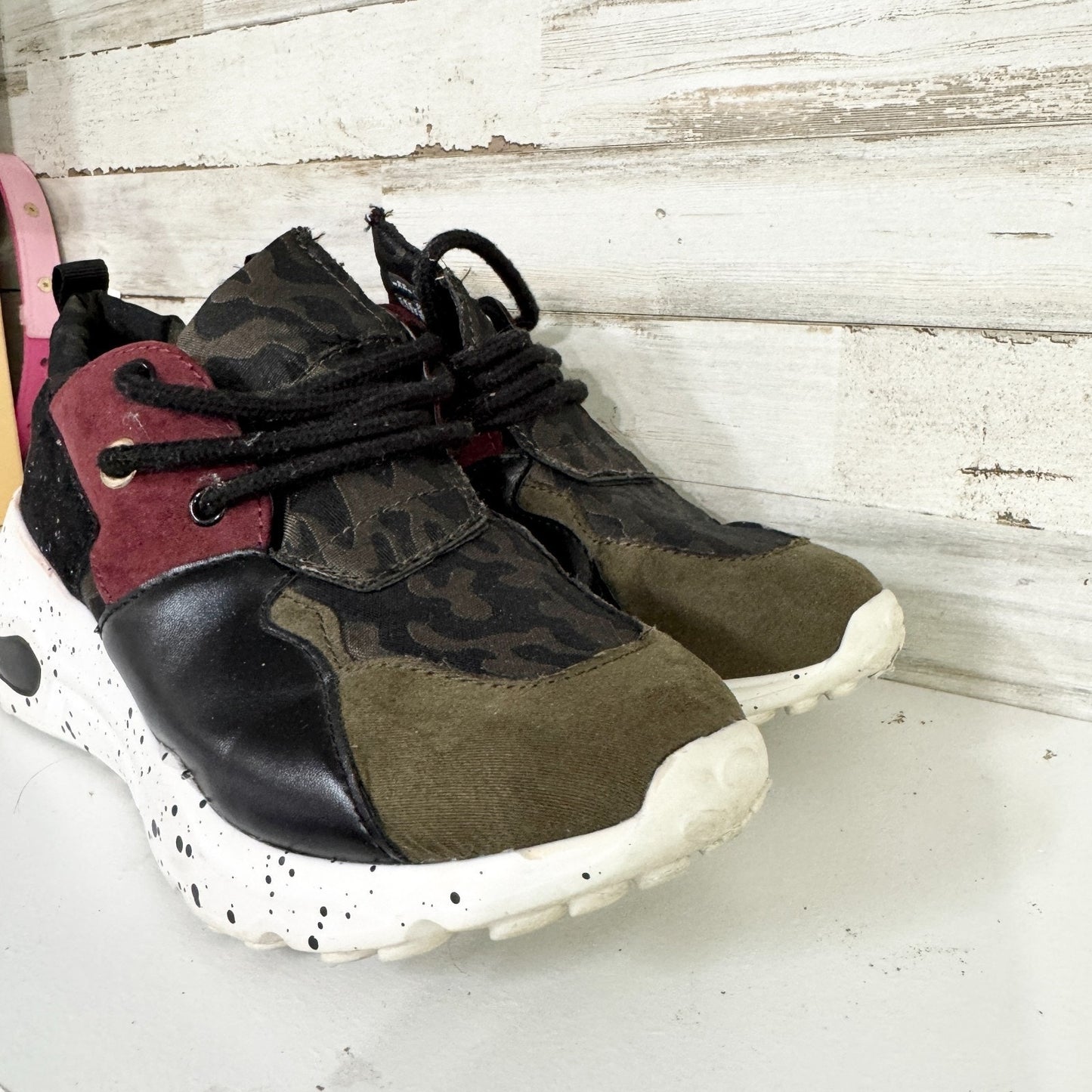 Steve Madden Shoes Women Size 8 Cliff Sneaker Black Maroon Olive Casual Athletic