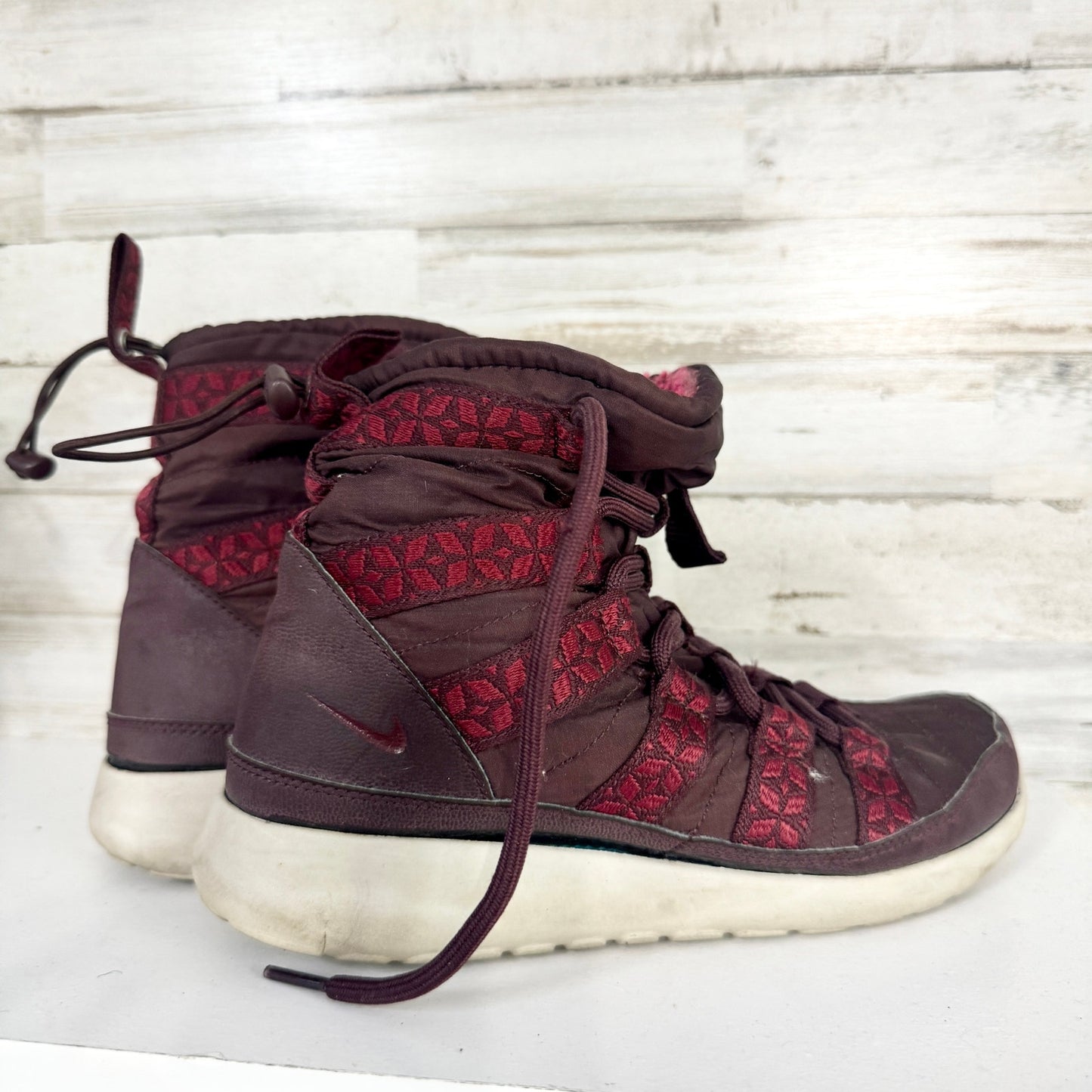 NIKE Women’s Roshe Run Hi Sneaker Boot Ankle Laced Boots Maroon Size 6