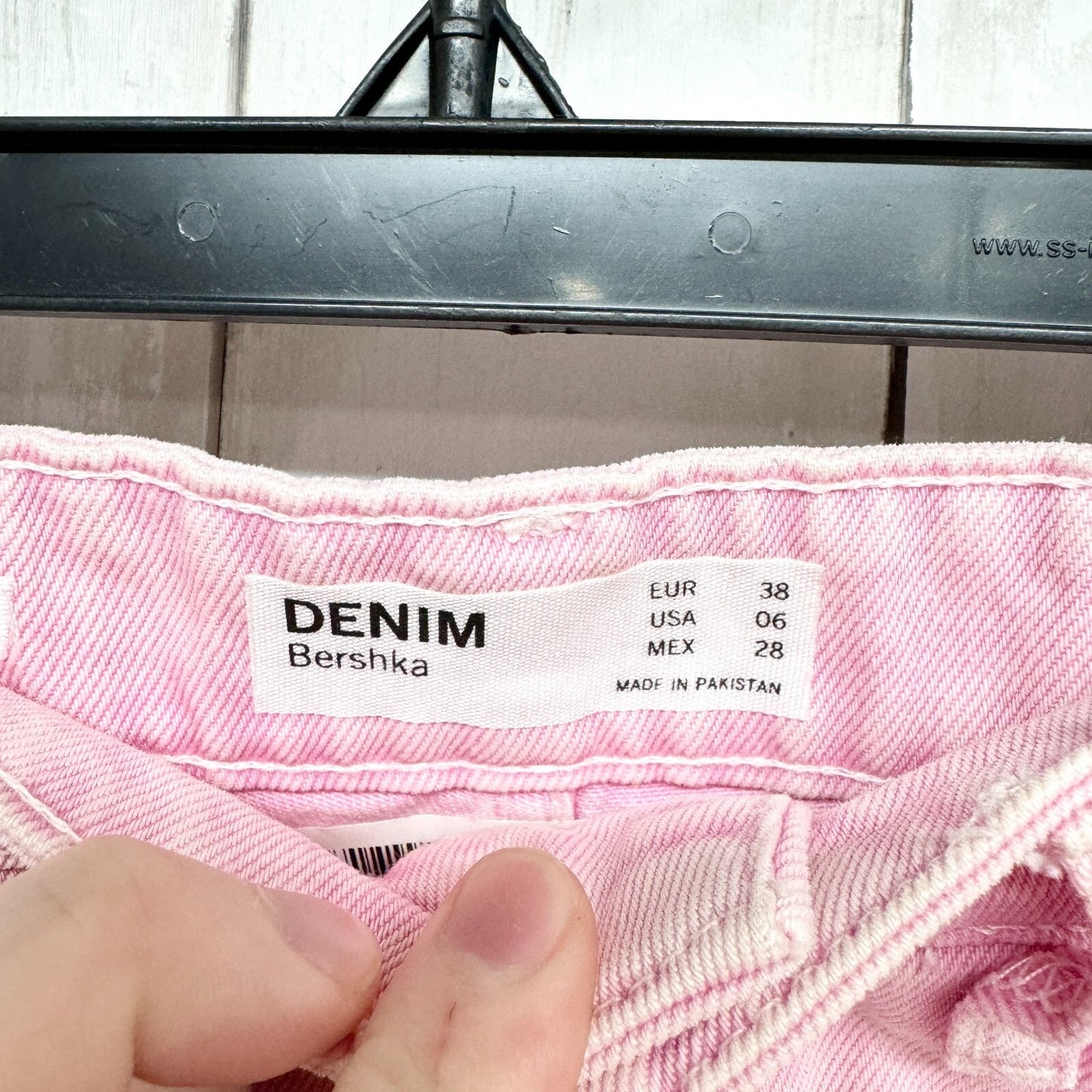 Denim Shorts Women Size 6 Pink High Rise Midi Cuffed Hem Zip Fly 5-Pocket Summer