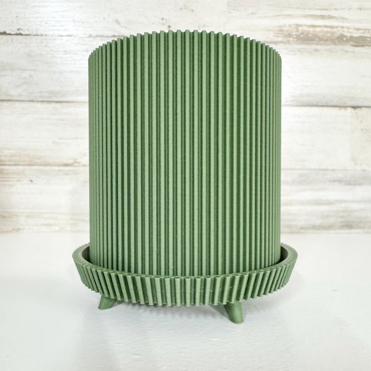3D Printed Modern Flare Green Mini Planter with Unique Ribbed Design and Four Legs for Stylish Plant Display No Warranty