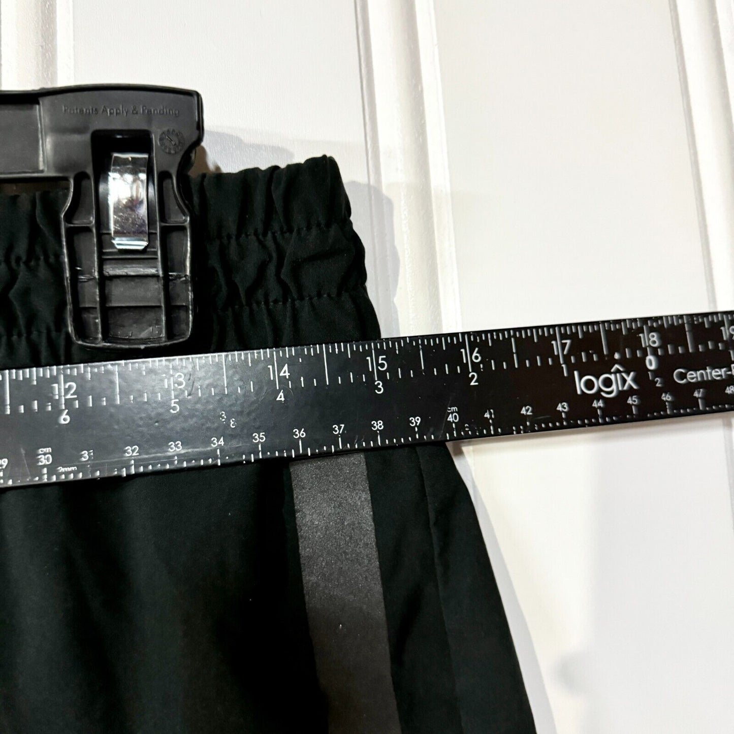 STRONGBODY Mens Size Medium 6" Black Elastic Waisted Athletic Gym Yoga Pocket