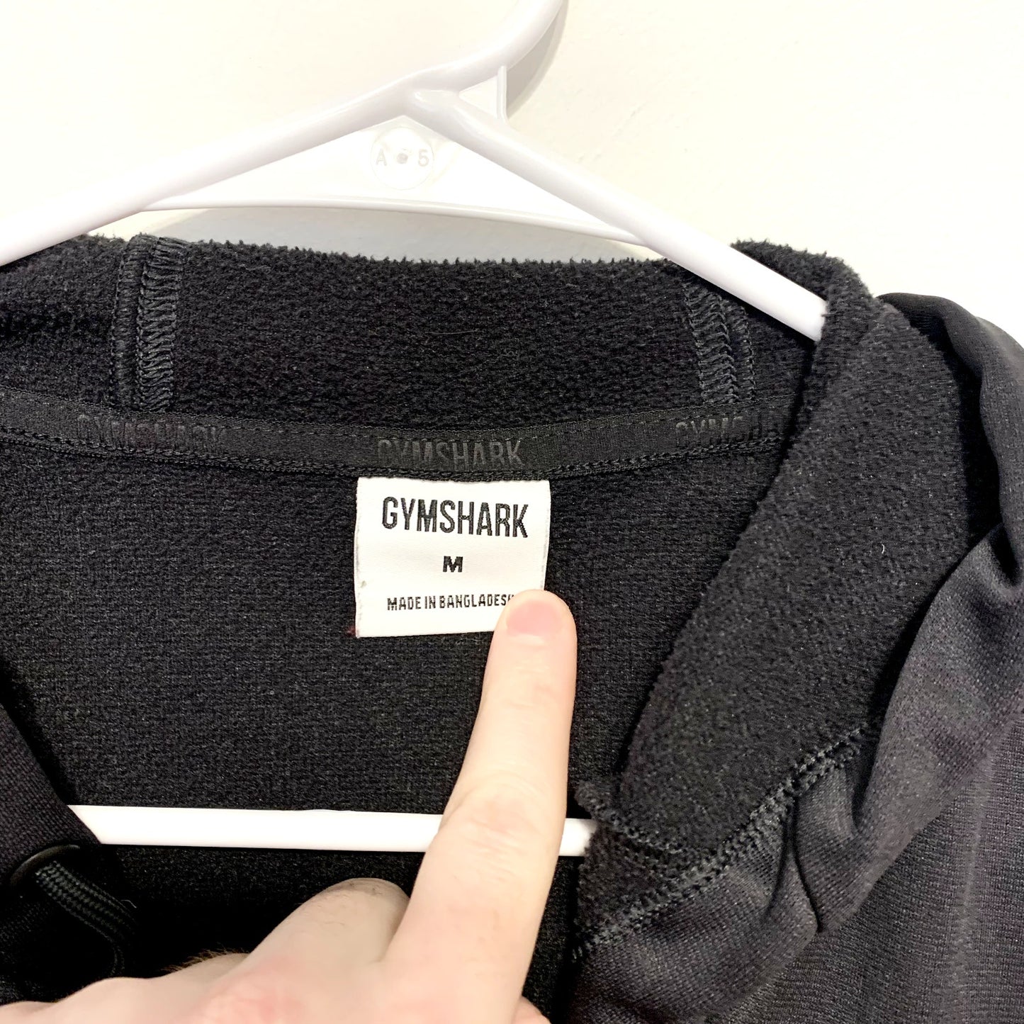 GYMSHARK Sweater Mens Size Medium Zip Up Black Hooded Logo Athletic Cotton