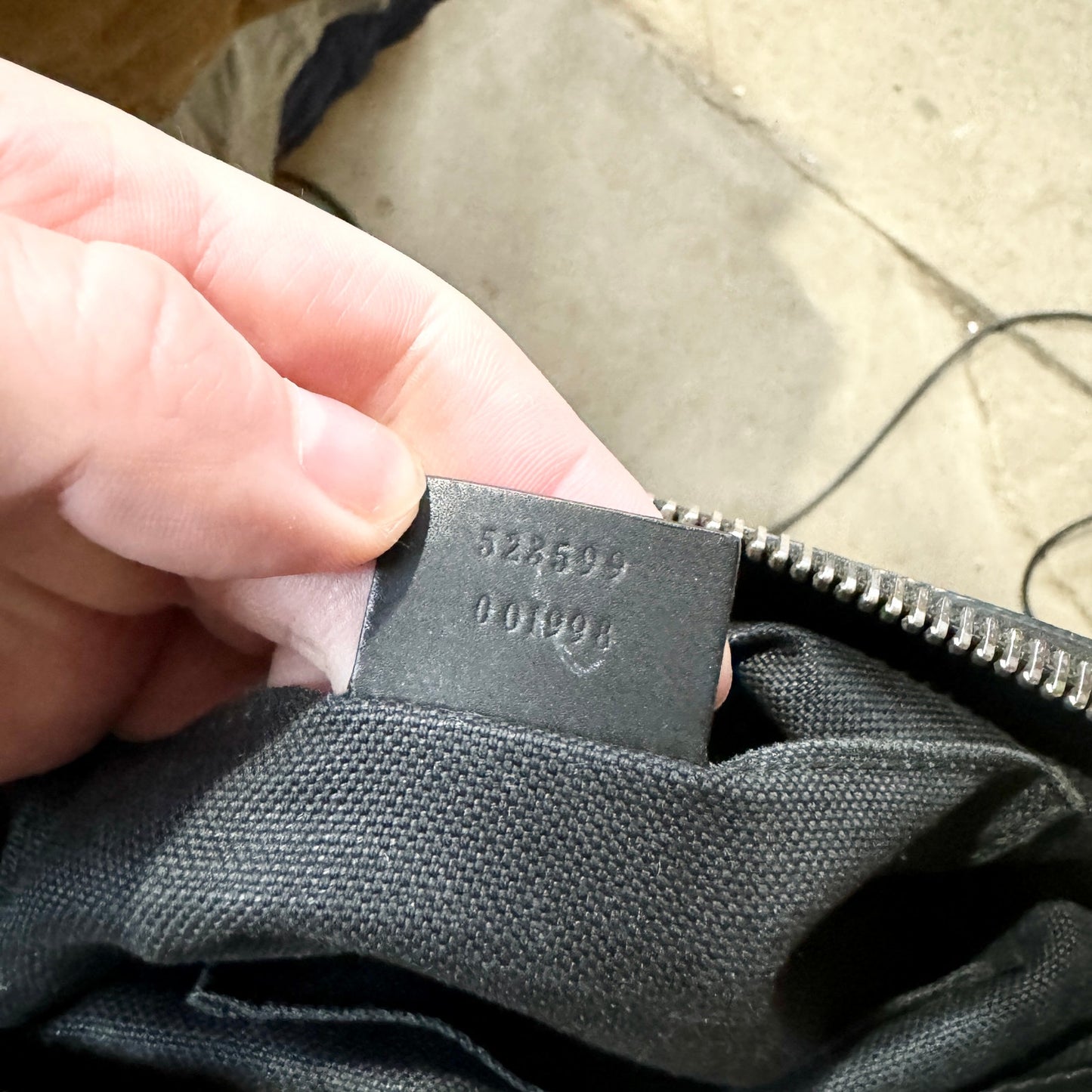 Gucci GG Supreme Messenger Bag Black/Grey 523599 Authentic Barely Used