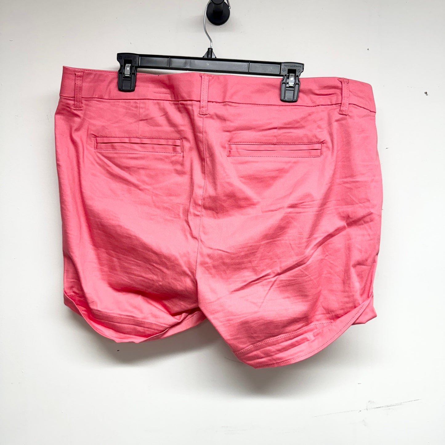 Torrid Women Low Waisted Button Closure Chino Shorts in pink Size 18