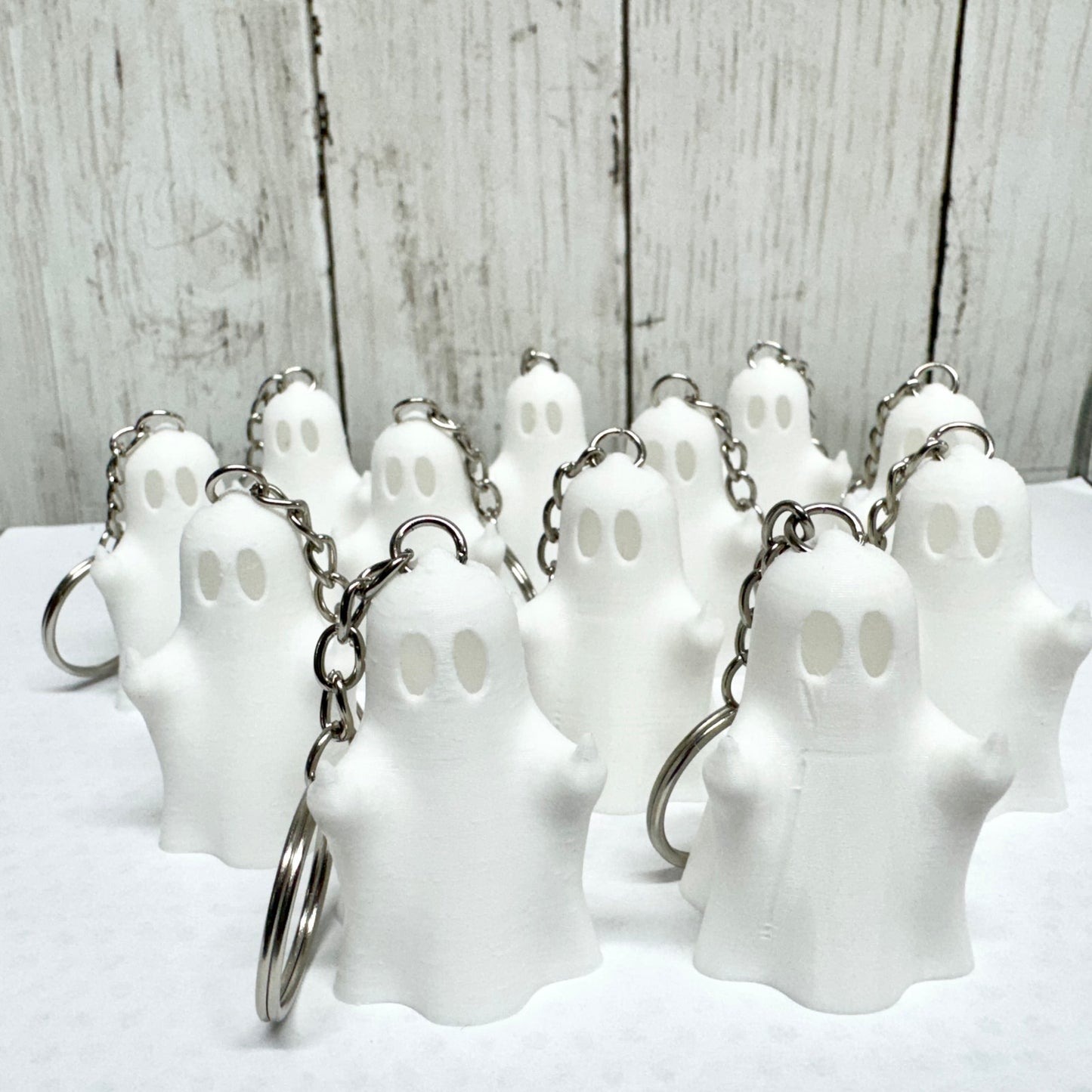 3D Printed Ghost Funny Keychain - White Ghost Design with Chain Attachment for Fun and Quirky Key Accessory