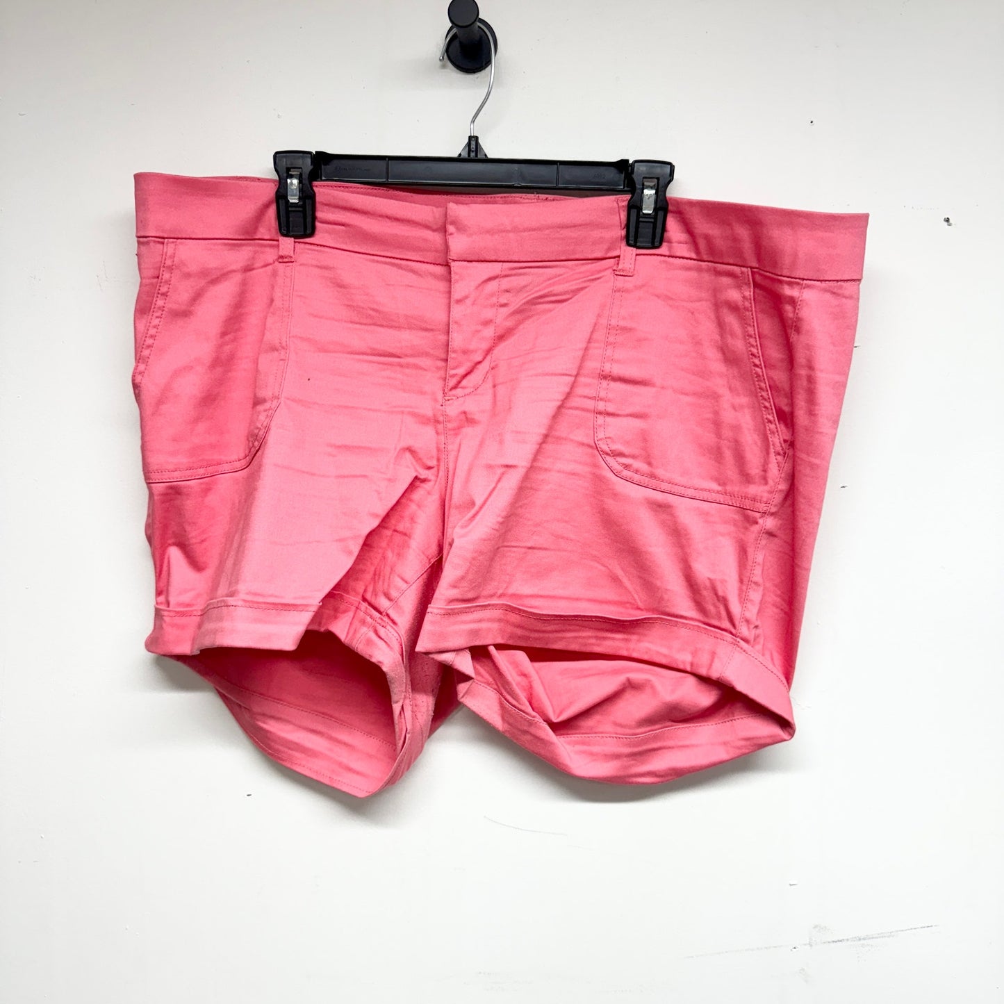 Torrid Women Low Waisted Button Closure Chino Shorts in pink Size 18