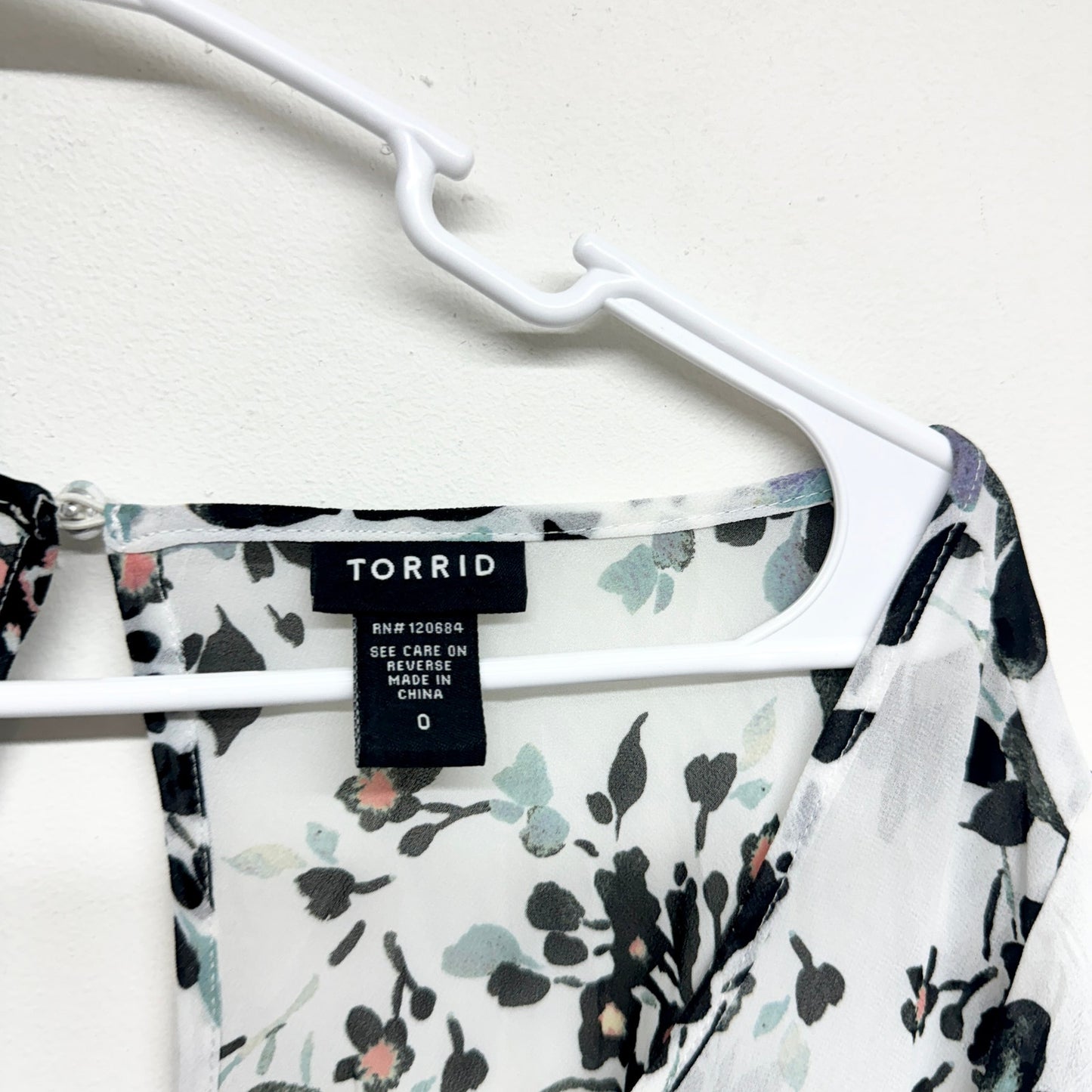 Torrid Womens White & Black Floral Print Sheer Chiffon Drape Back Blouse Top L