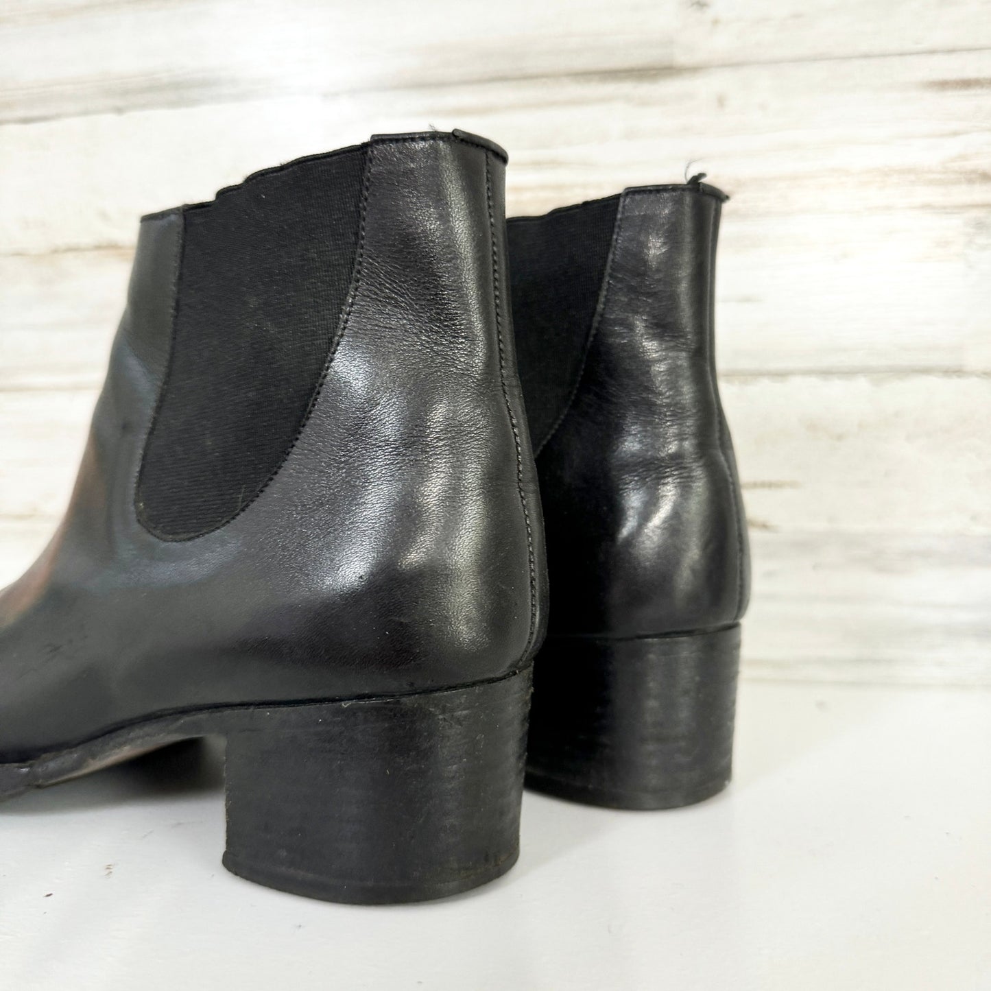 Fatta A Mano Women Black Leather W/ Stretch Sides Rounded Toe Ankle Booties 36