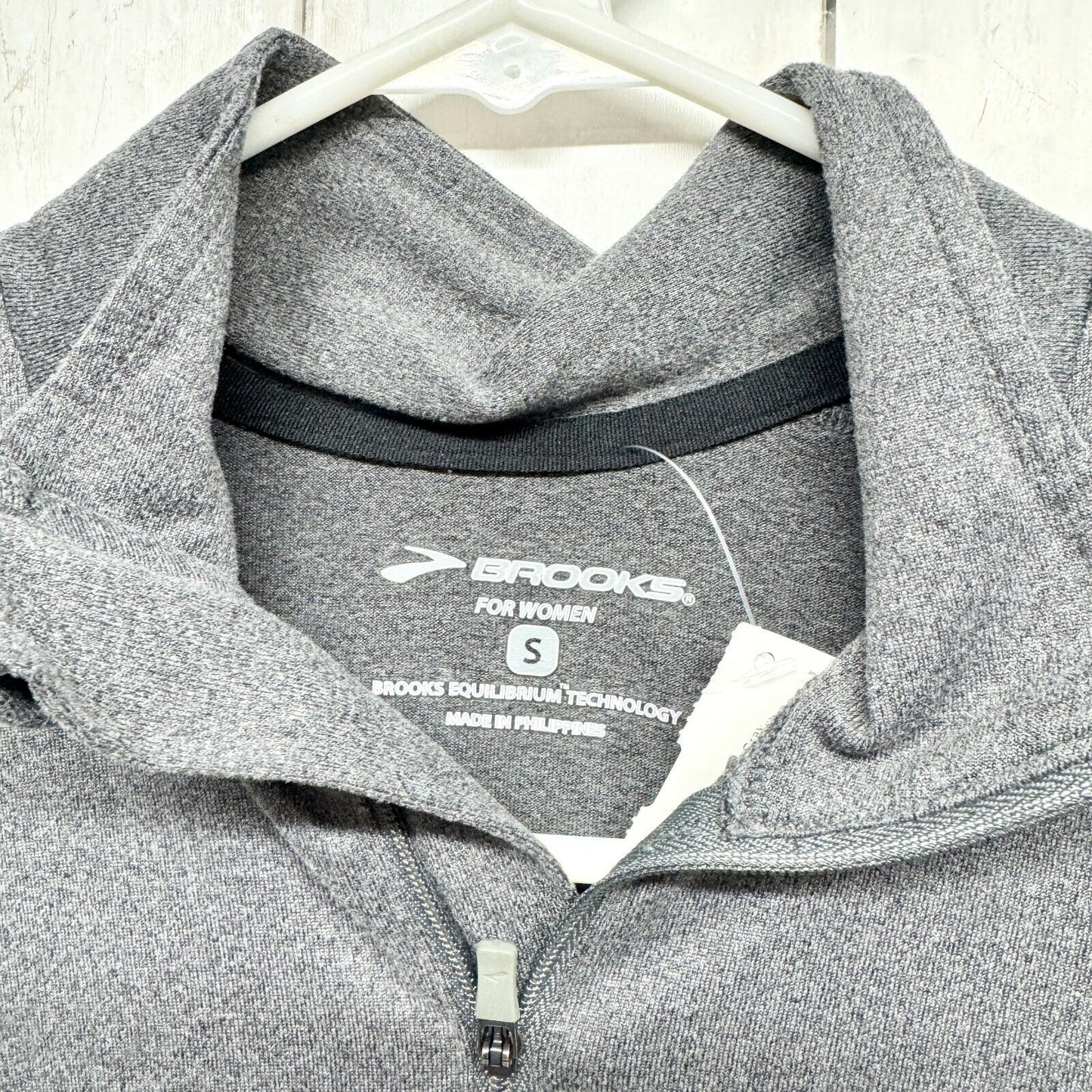 Brooks Top Women Size Small Grey Dash 1/2 Zip 2.0 Women's Running Long Sleeve