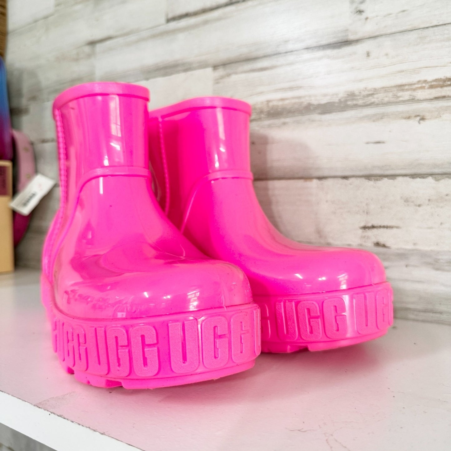 UGG Boots Youth Size 8 Drizlita Neon Hot Pink Shearling Insole Outdoor Trendy