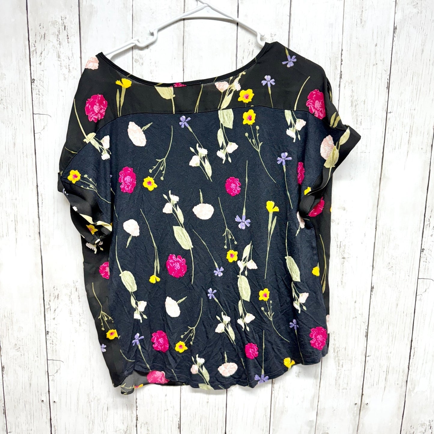 Loft Blouse Women's Size M Cap Sleeve Black Pink Floral Short Sleeve Top Curved