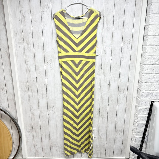 Apt. 9 Dress Women Size Medium Grey Yellow Chevron Stripe V-Neck Sleeveless Maxi