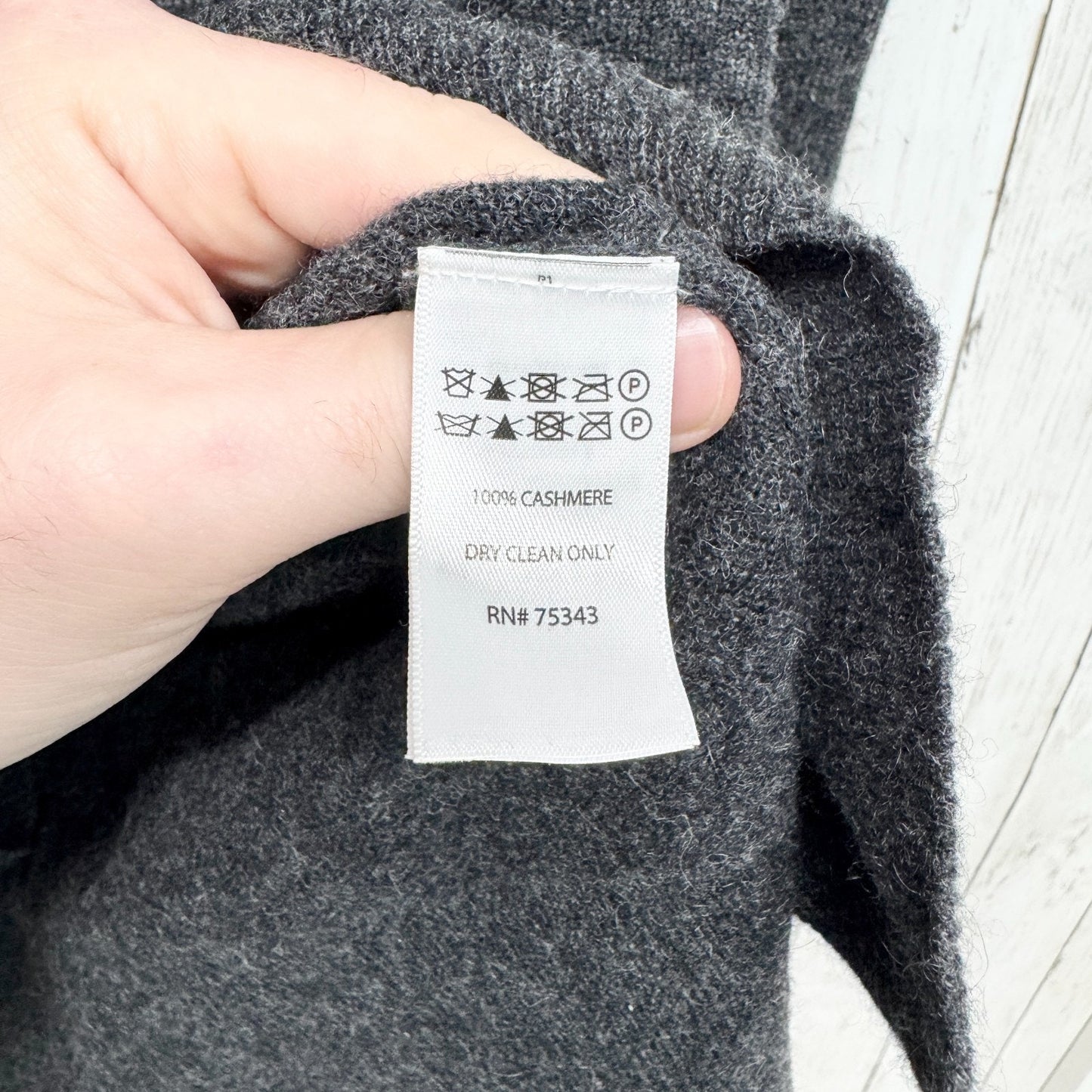 Max Studio Blouse Women Size XS V-Neck Hooded Kangaroo Pocket Cashmere Sweater