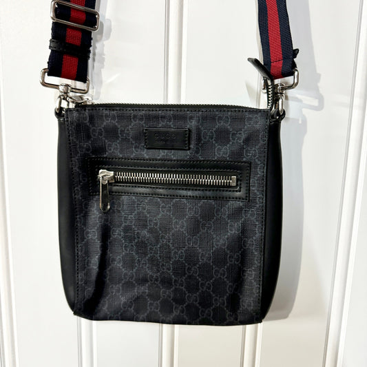 Gucci GG Supreme Messenger Bag Black/Grey 523599 Authentic Barely Used