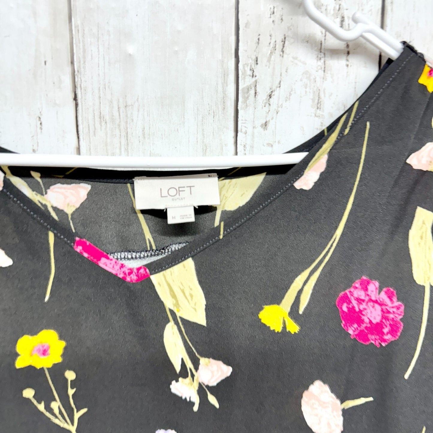 Loft Blouse Women's Size M Cap Sleeve Black Pink Floral Short Sleeve Top Curved