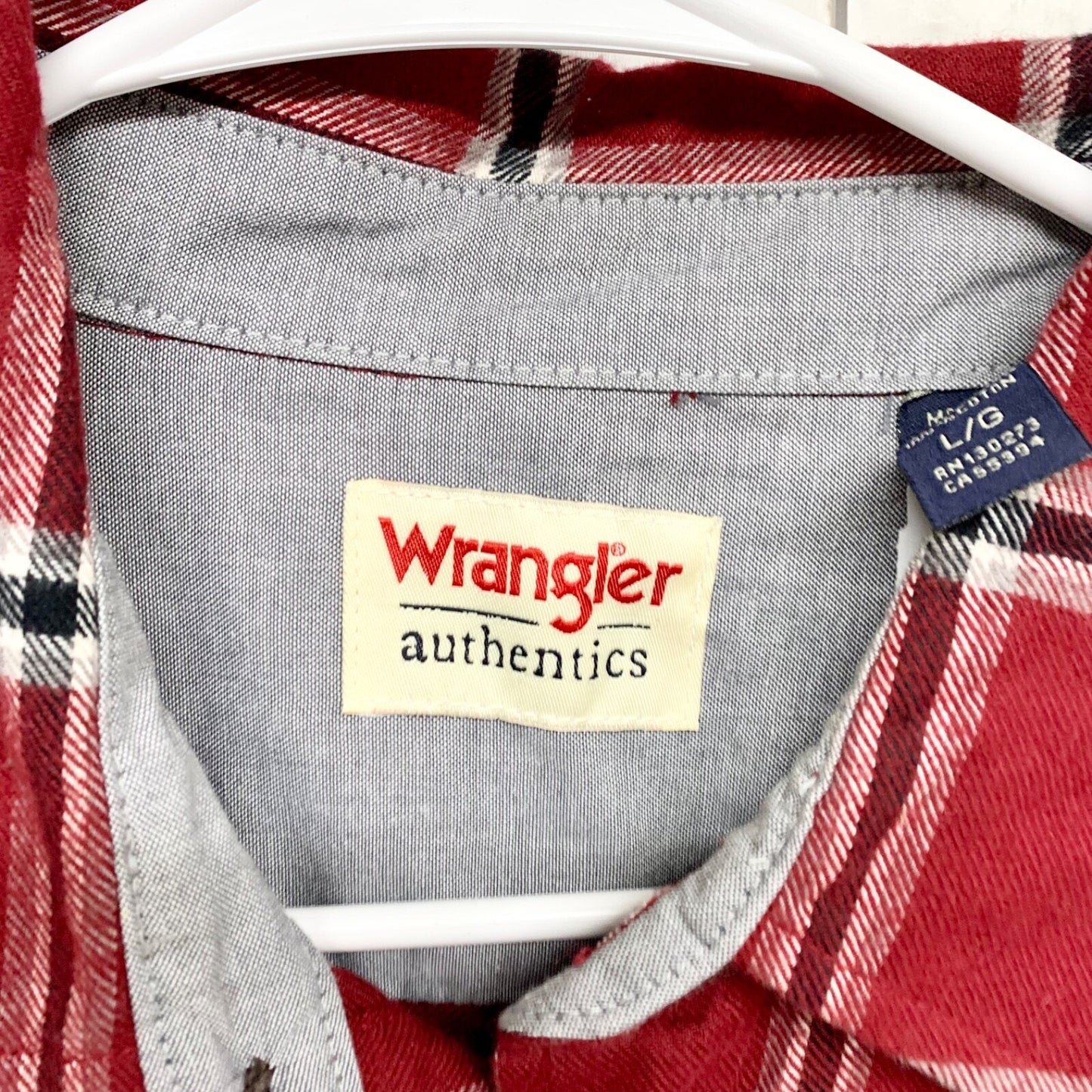 Wrangler Shirt Mens Size Large Button Down Collared Front Pockets Plaid Red