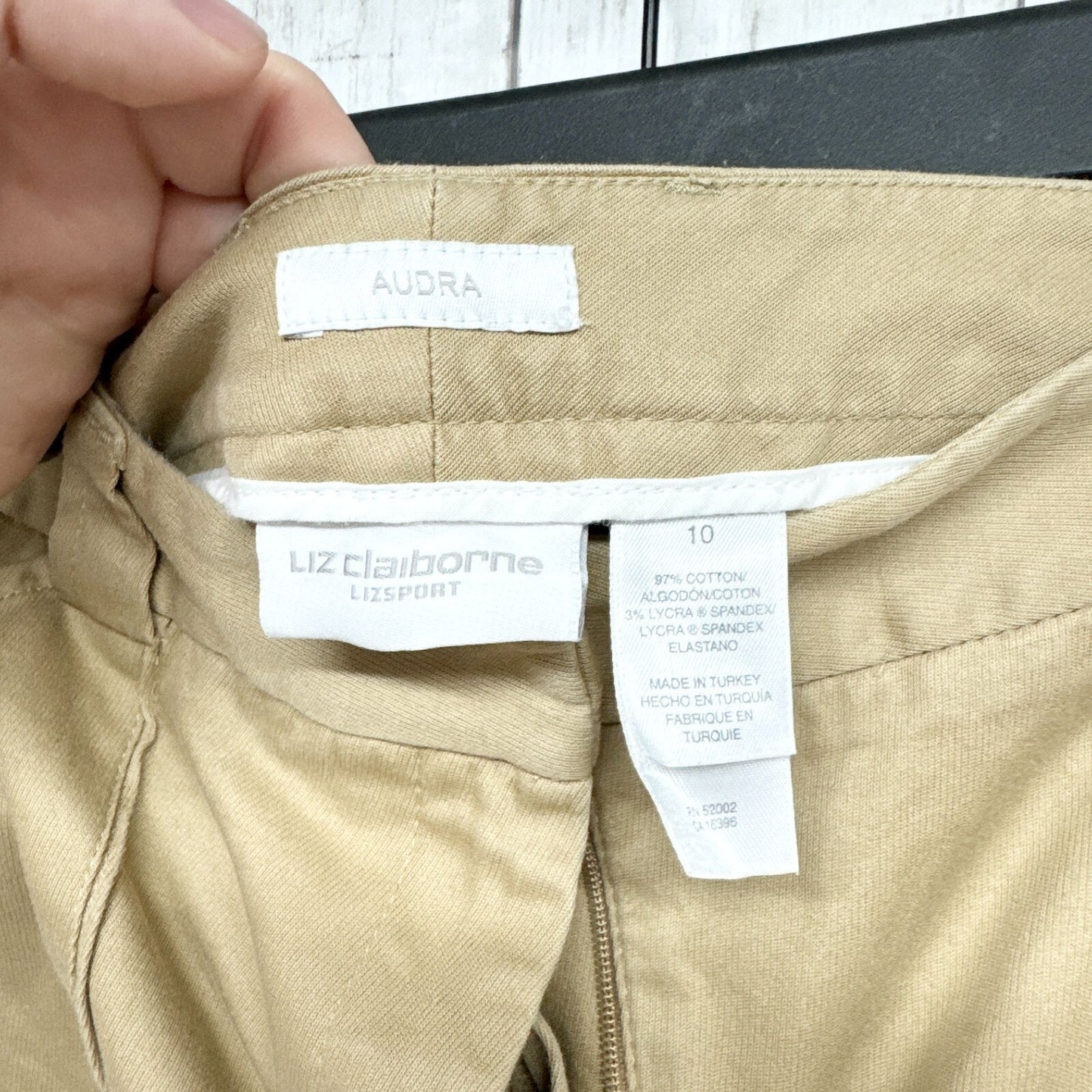 Liz Claiborne LizSport Pants Women Sz 10 Audra Tan Cotton Crop Straight Zip Fly
