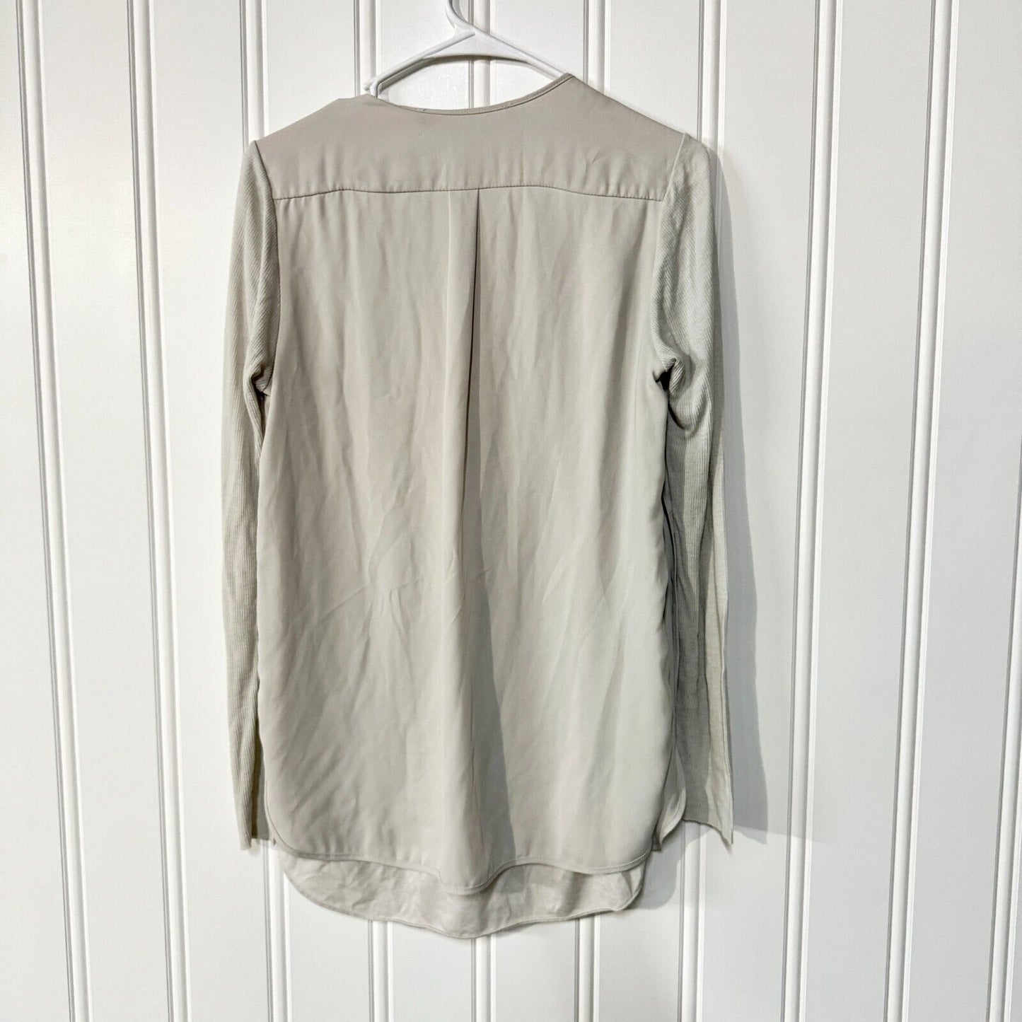 Lola & Sophie Top Silver Curved Hem V Neck Long Sleeve Blouse Size Small