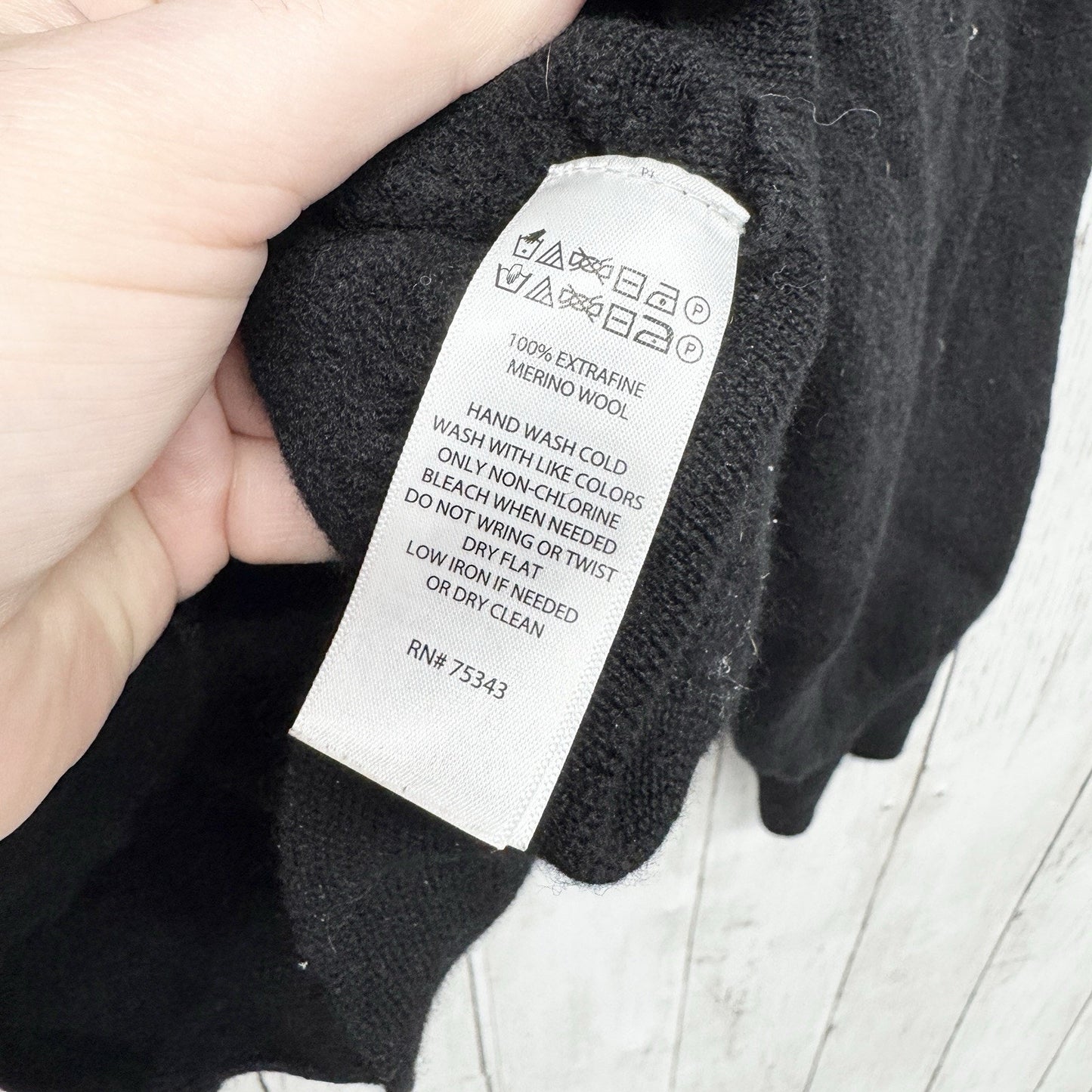 Daniel Hechter Sweater Men Sz XL Black V-Neck Long Sleeve Extra Fine Merino Wool