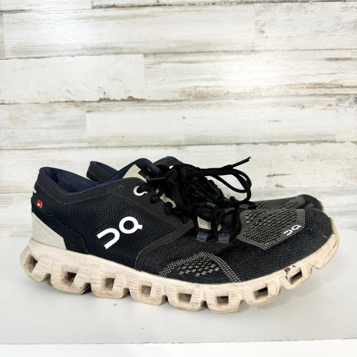 ON CLOUD Women’s Cloudtec Helion Black Lace Up Running Shoes Size 8
