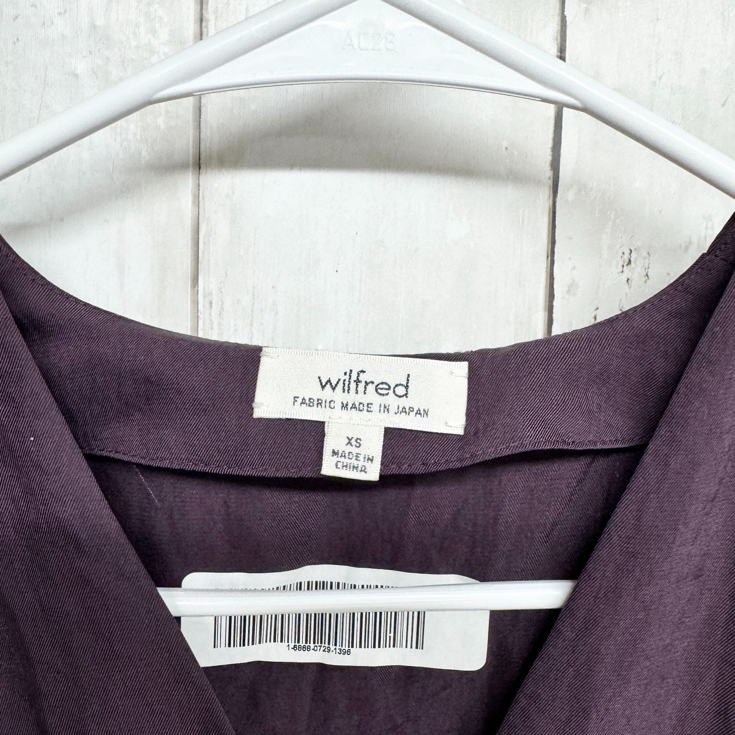 Wilfred Top Women Size XS Plum Vneck Button Short Sleeve Blouse Cuff Sleeves