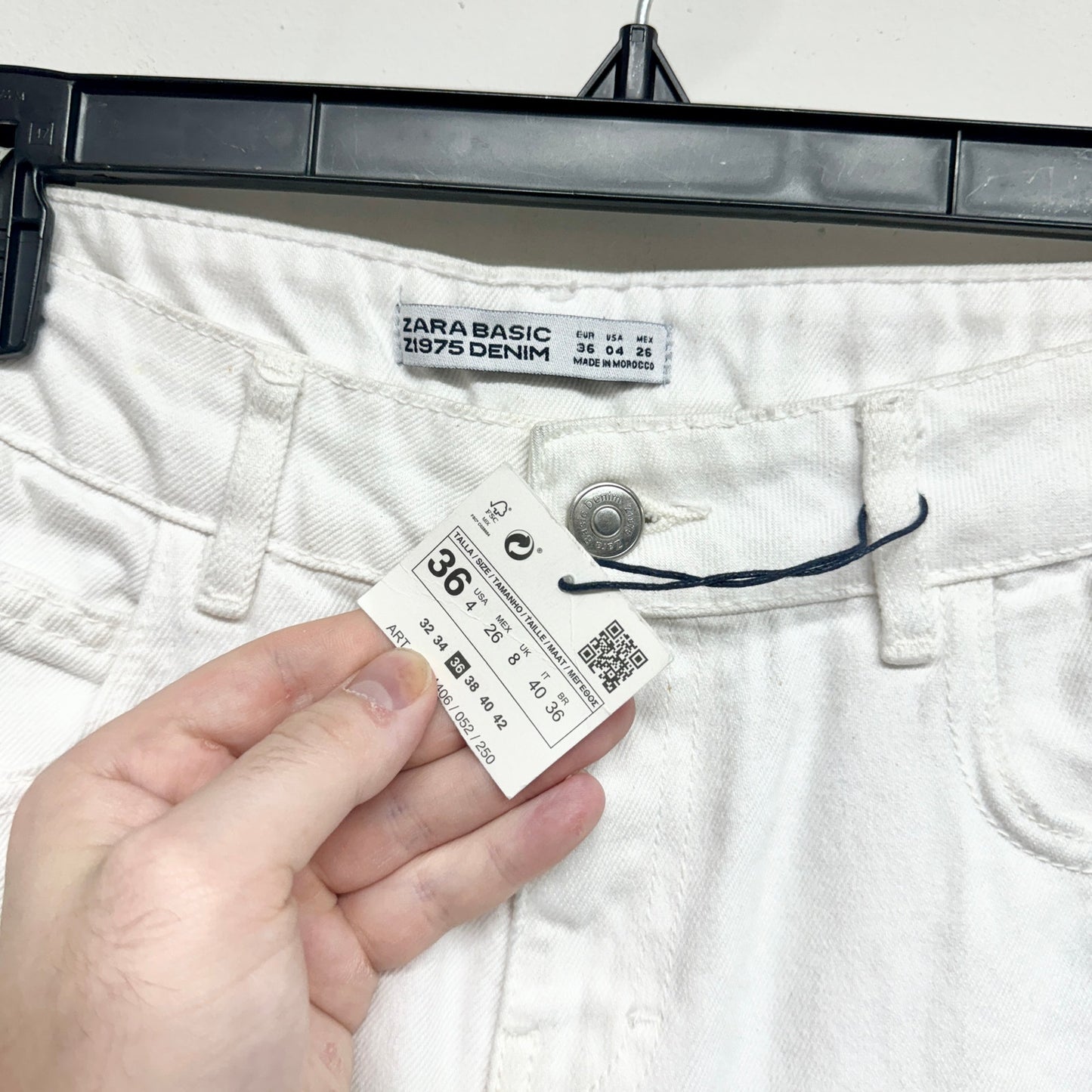 Zara Basics Jeans Kick Crop Ruffle Flounce White Denim Frill Frayed Hems 4 NWT
