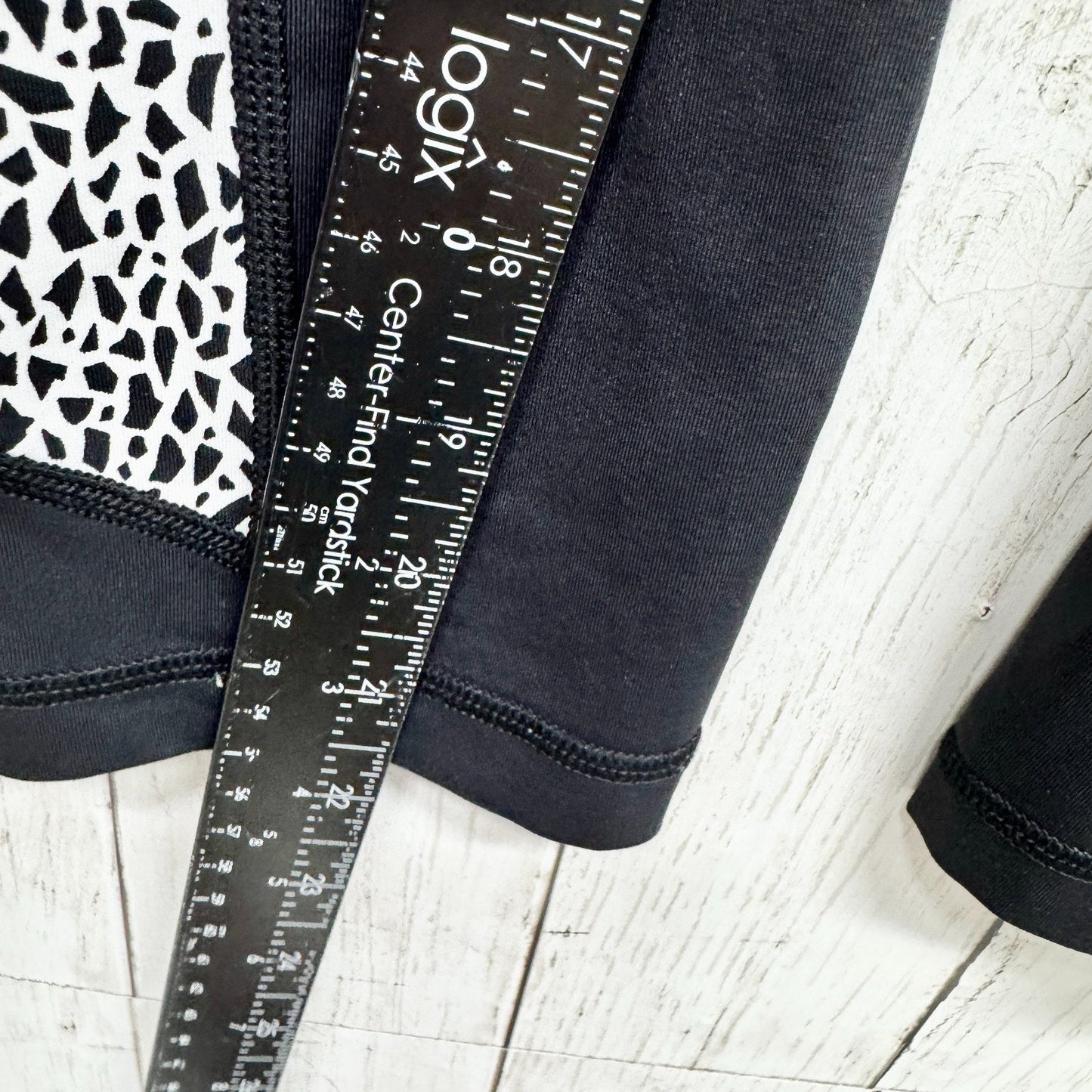 Lululemon Pants Women Size 2 Black Speckle Print Ankle Crop Leggings Pockets