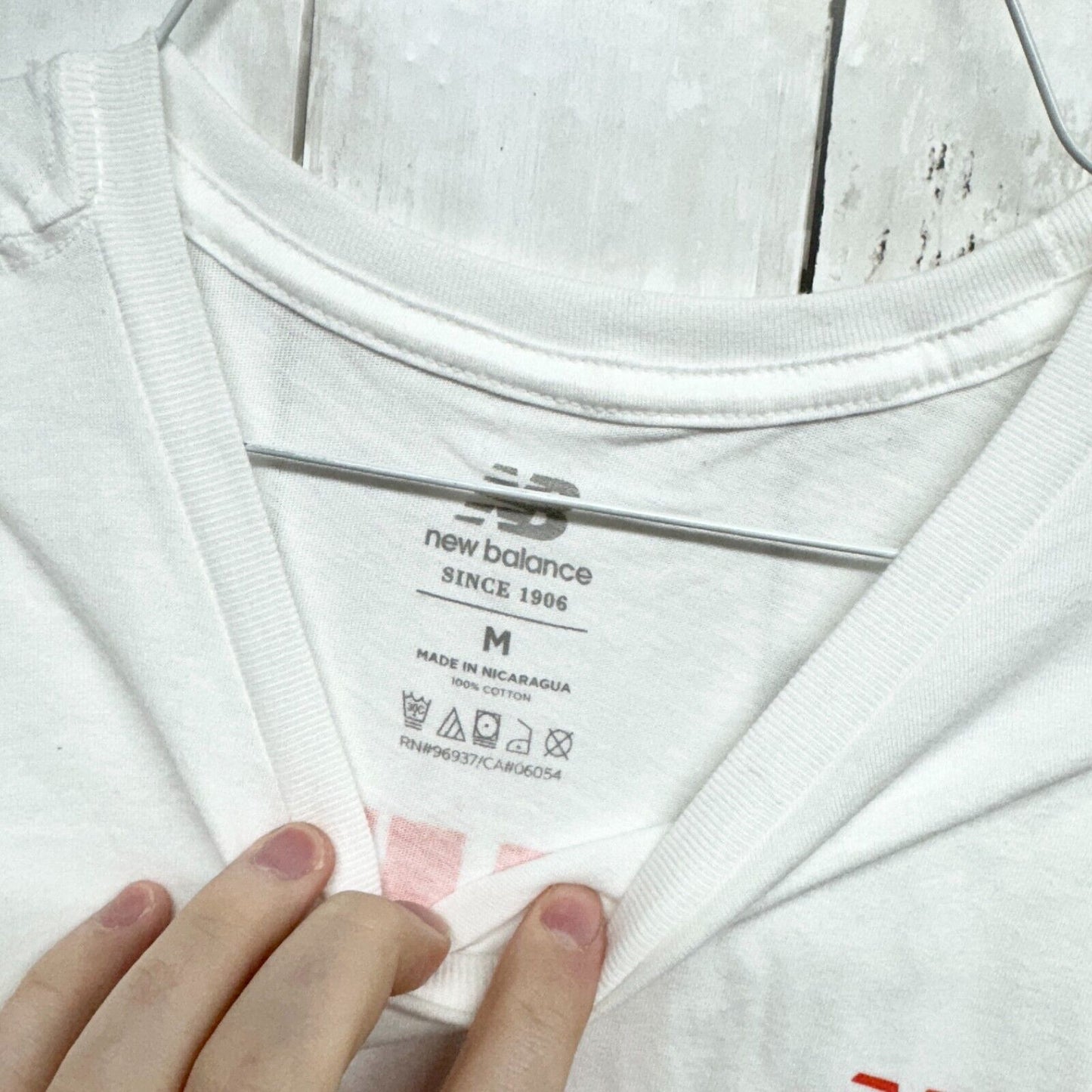 NEW BALANCE Shirt Unisex Medium White Short Sleeve Cotton Graphic T Shirt