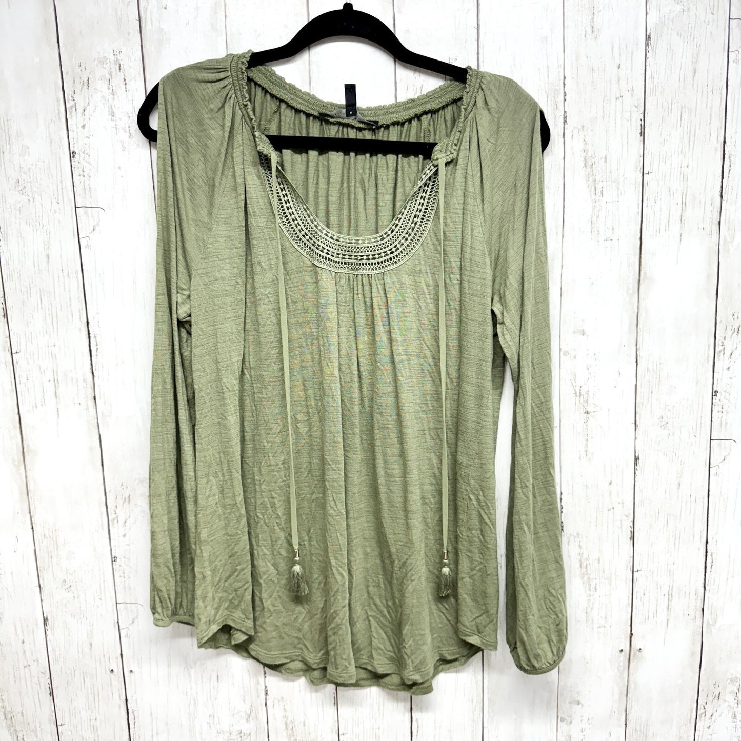 WHITE HOUSE BLACK MARKET Blouse Women Size L Green Long Sleeve Curved Hem Tribal