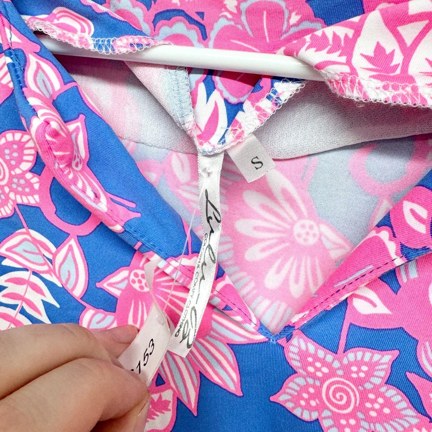 Lulu-B Blouse Women Sz Small V Neck Collared Short Sleeve Navy Neon Pink Floral