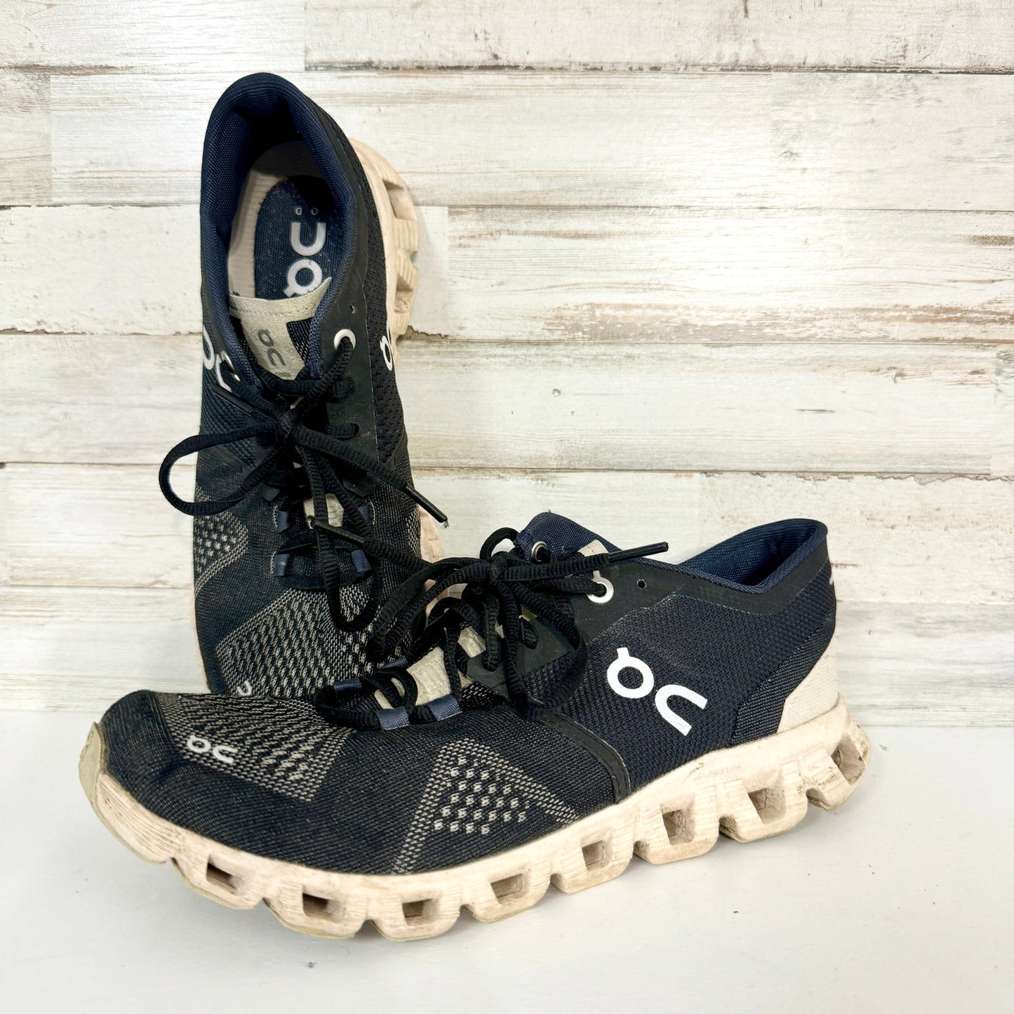 ON CLOUD Women’s Cloudtec Helion Black Lace Up Running Shoes Size 8