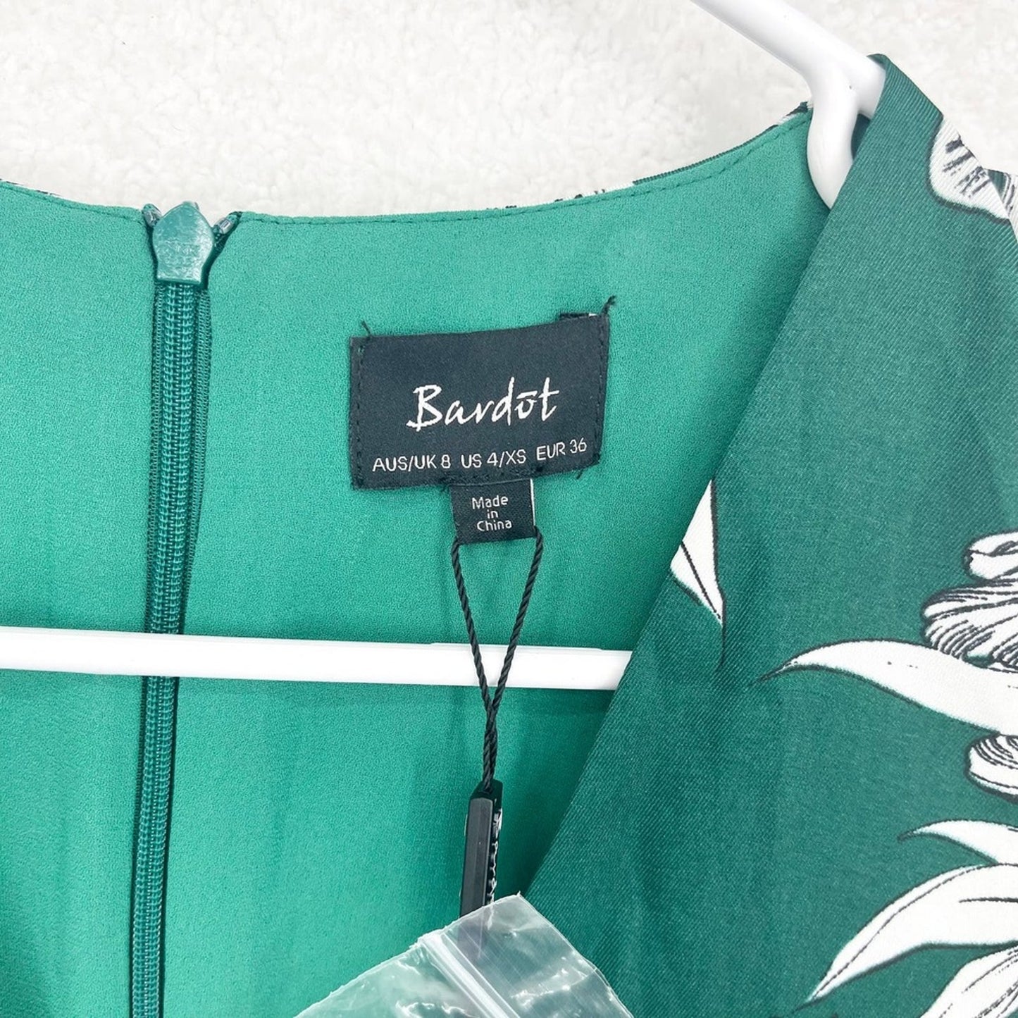Bardot Women Long Sleeve V Neck Tropical Floral Green Mini Dress Size 4 NWT
