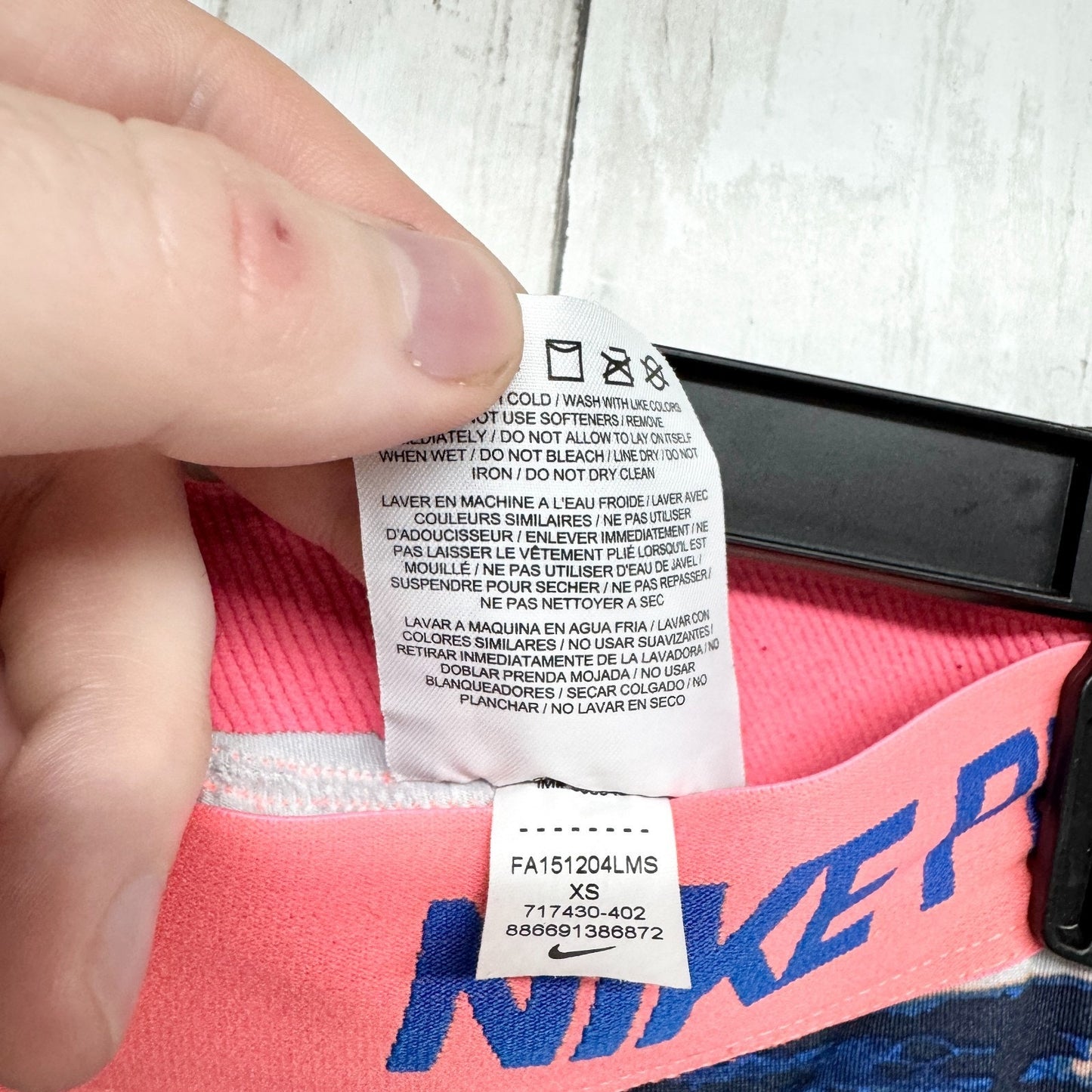 Nike Pants Women Size XS Pro Athletic Crop Leggings Navy White Multicolor Stripe