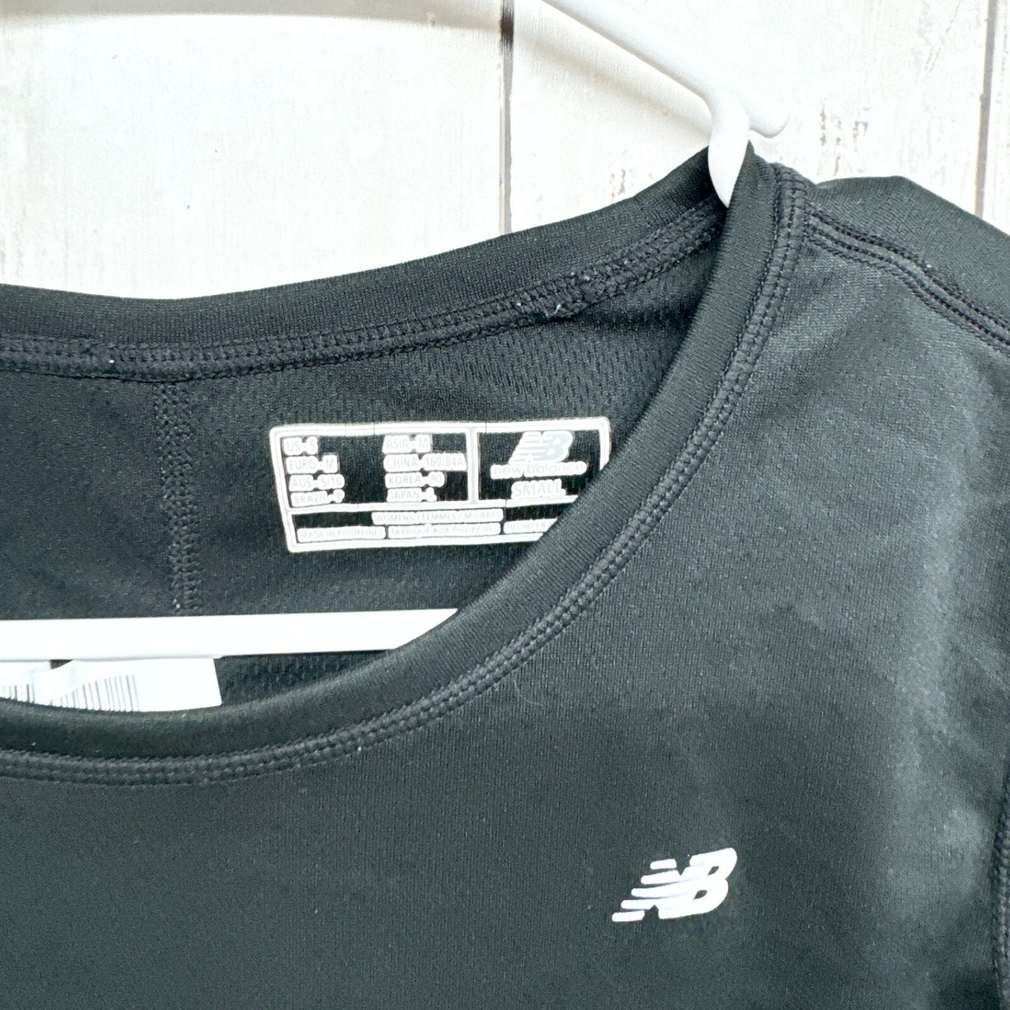 New Balance Top Women Size Small Long Sleeve Black Base Layer Thermal Athletic