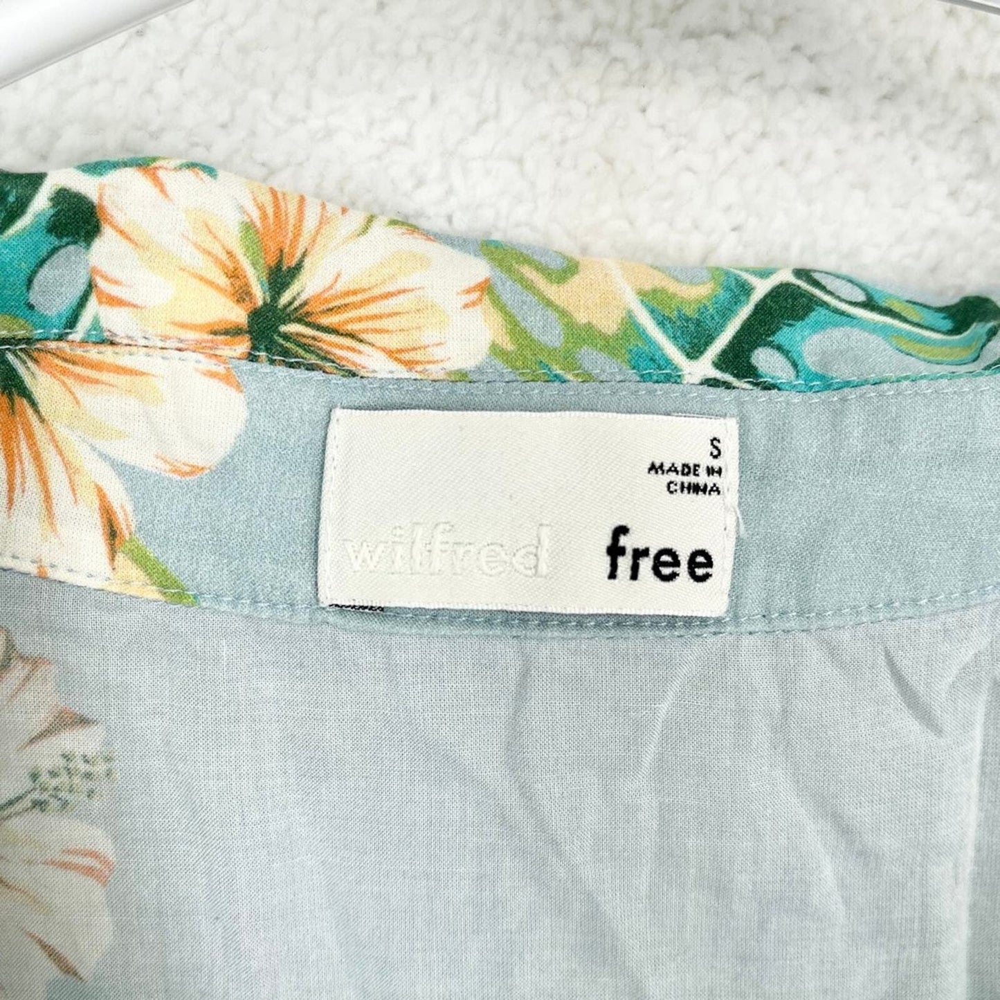 WILFRED FREE Crop Top Women Size Small Button Down Tropical Floral Short Sleeve