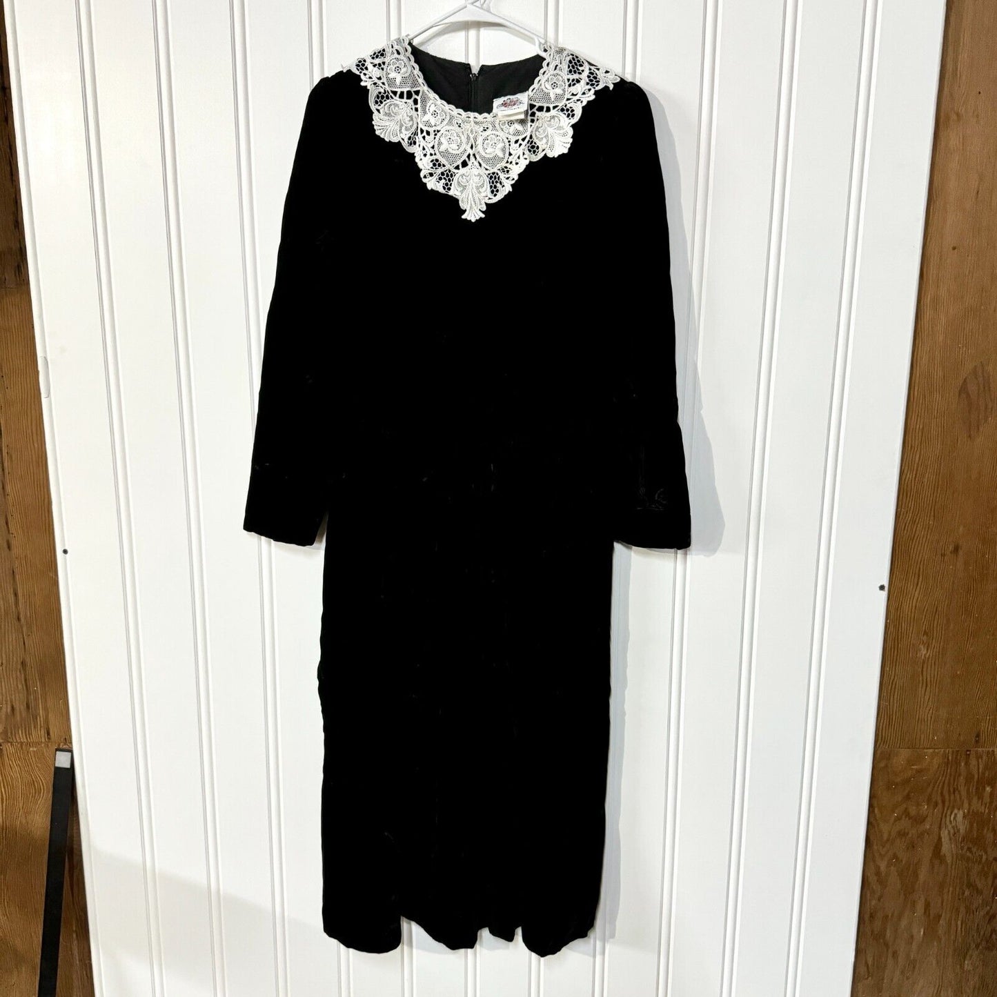 70s Vintage LANG Dress Women Size 14 Black Velvet Maxi Lace Collar Long Sleeve