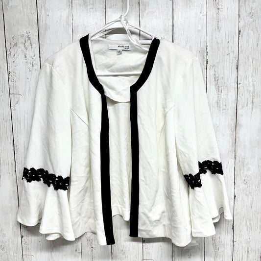 STUDIO ONE NYC Jacket Women Size 12 White Black Trim Overthrow Flowy Sleeves