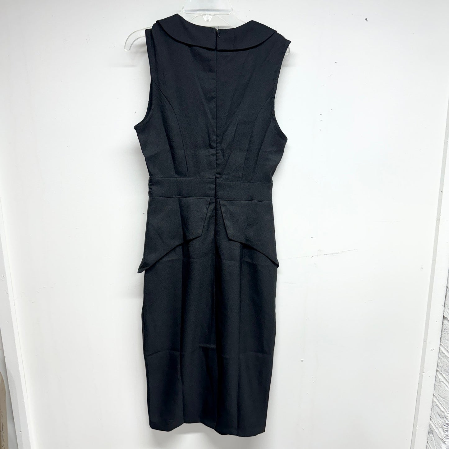 Lioness Women’s Sleeveless Plunge Open Neckline Black Straight Dress Small