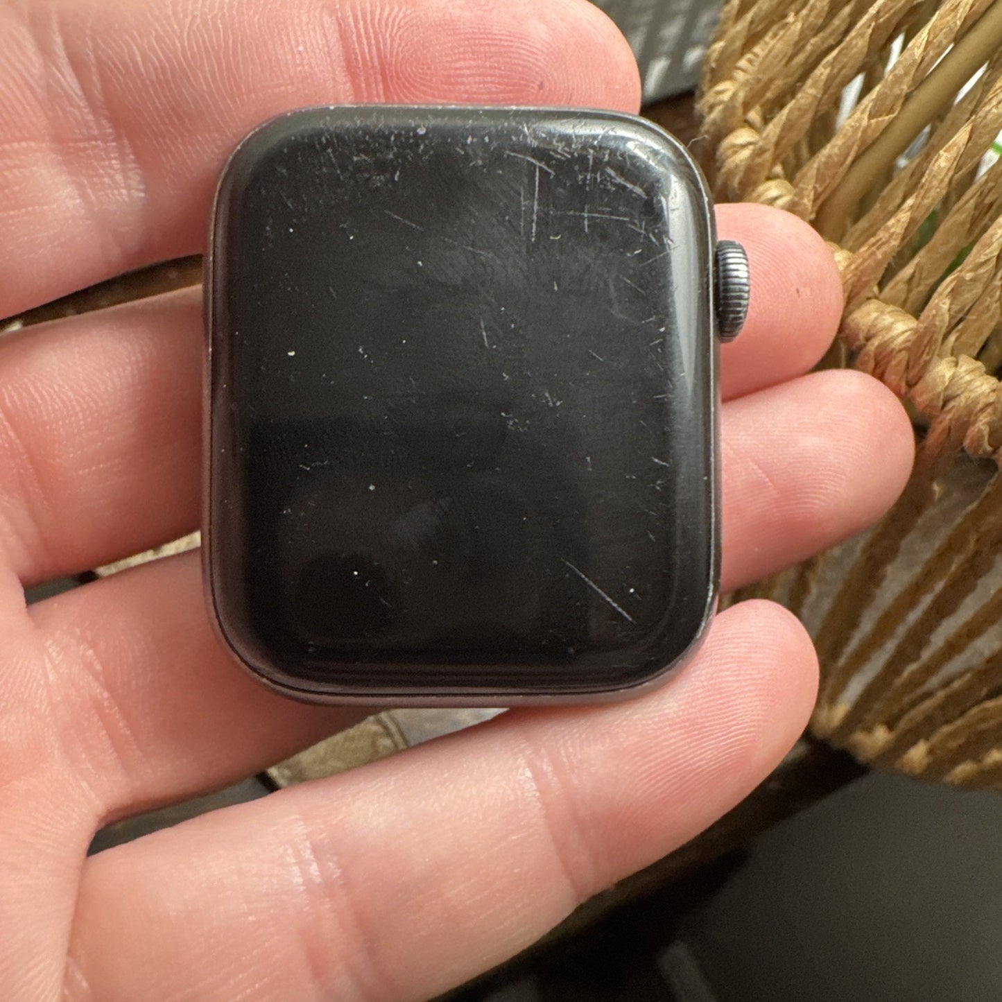 Apple 44mm Apple Watch Series 4 MU6F2LL/A |Charging Issue | For Parts | Locked