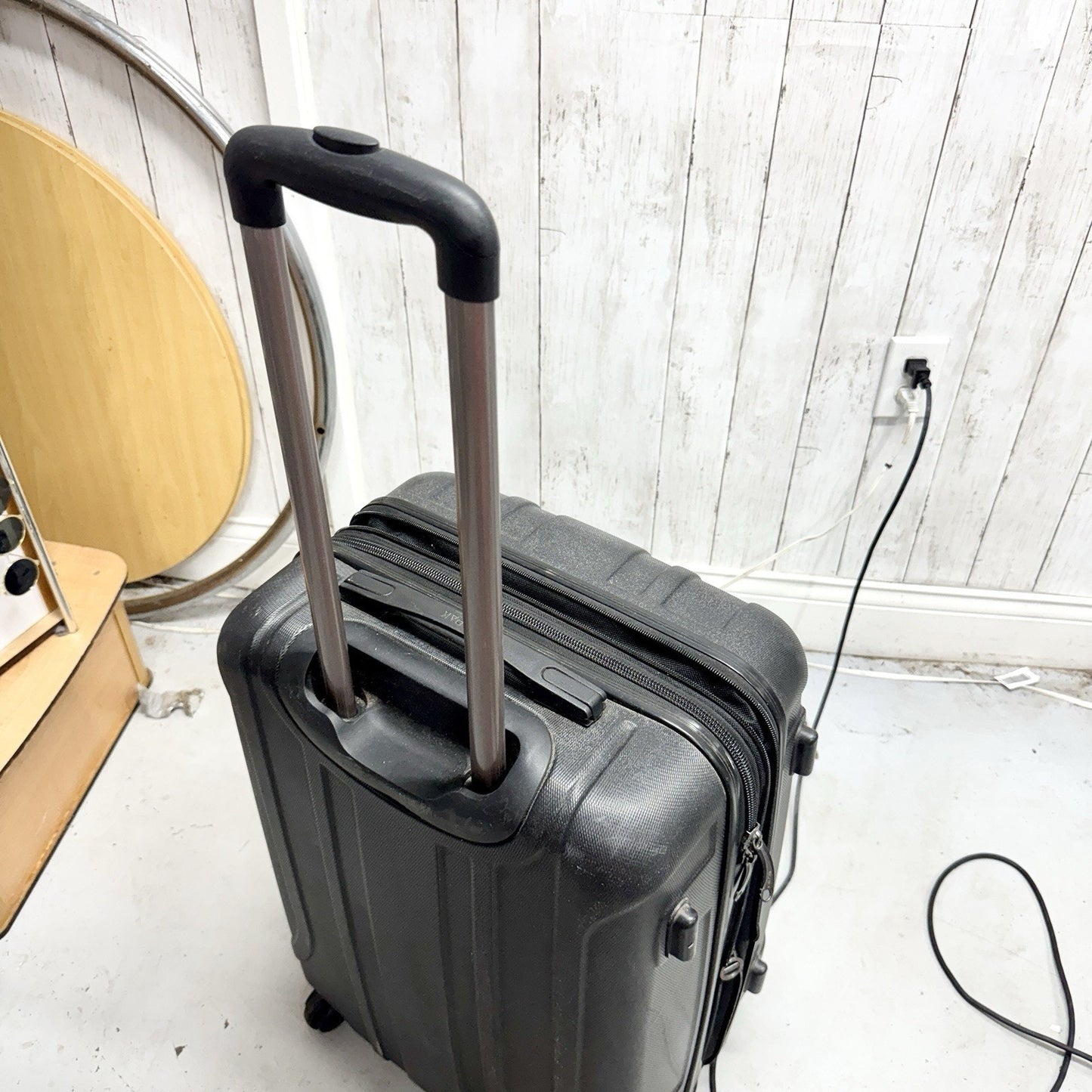 Calpak Luggage Medium Size Black Hard Expandable 360-Spinner Suitcase Travel